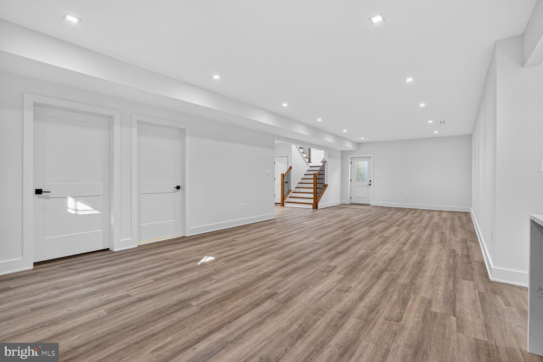 VIENNA WOODS - Residential