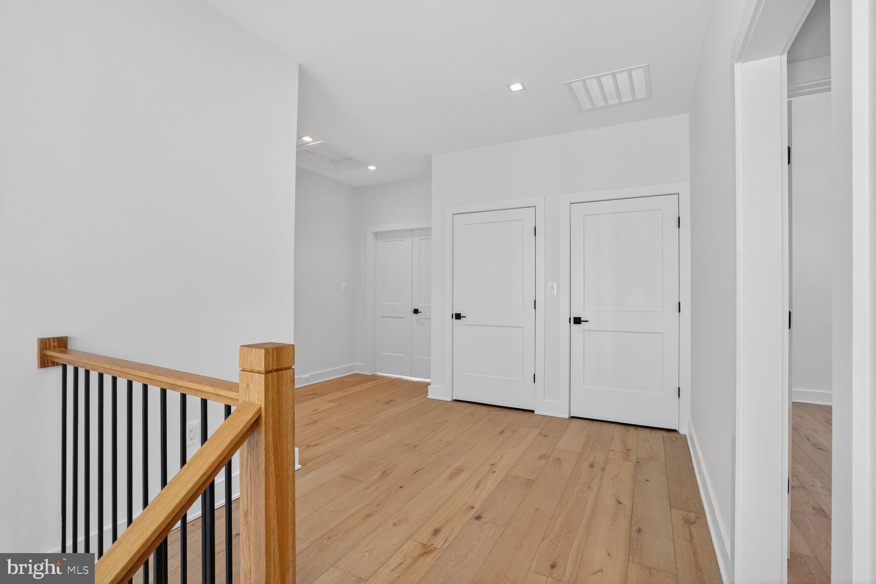 VIENNA WOODS - Residential