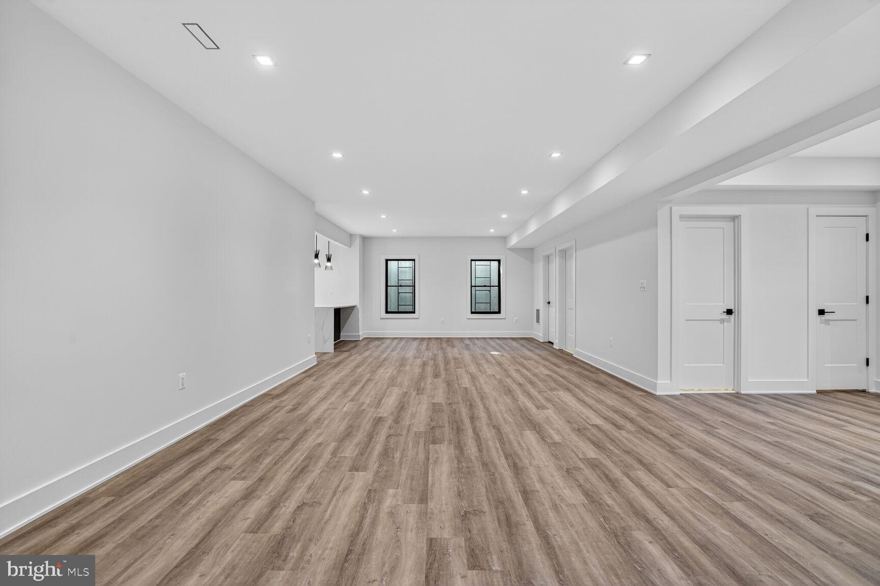 VIENNA WOODS - Residential