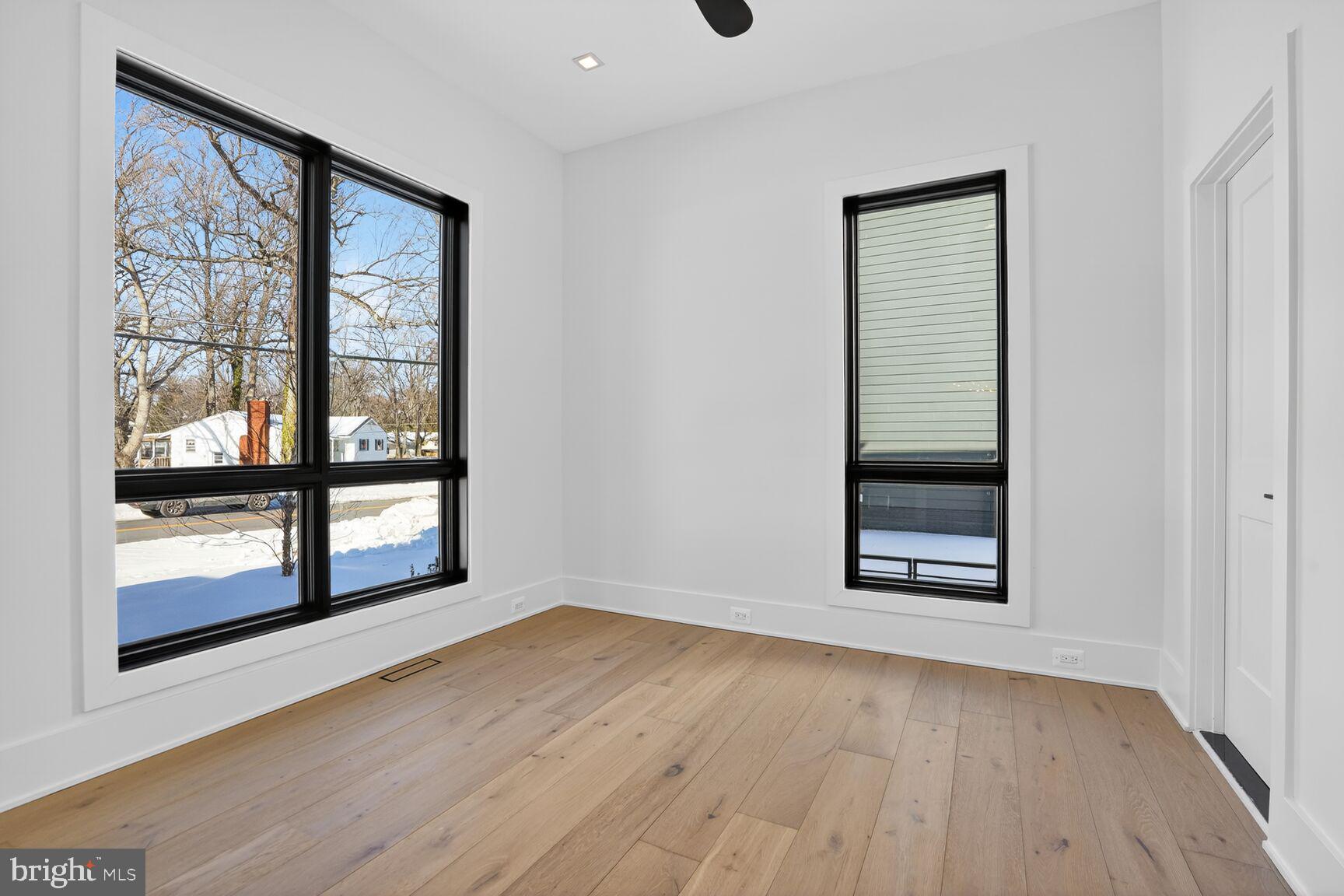 VIENNA WOODS - Residential