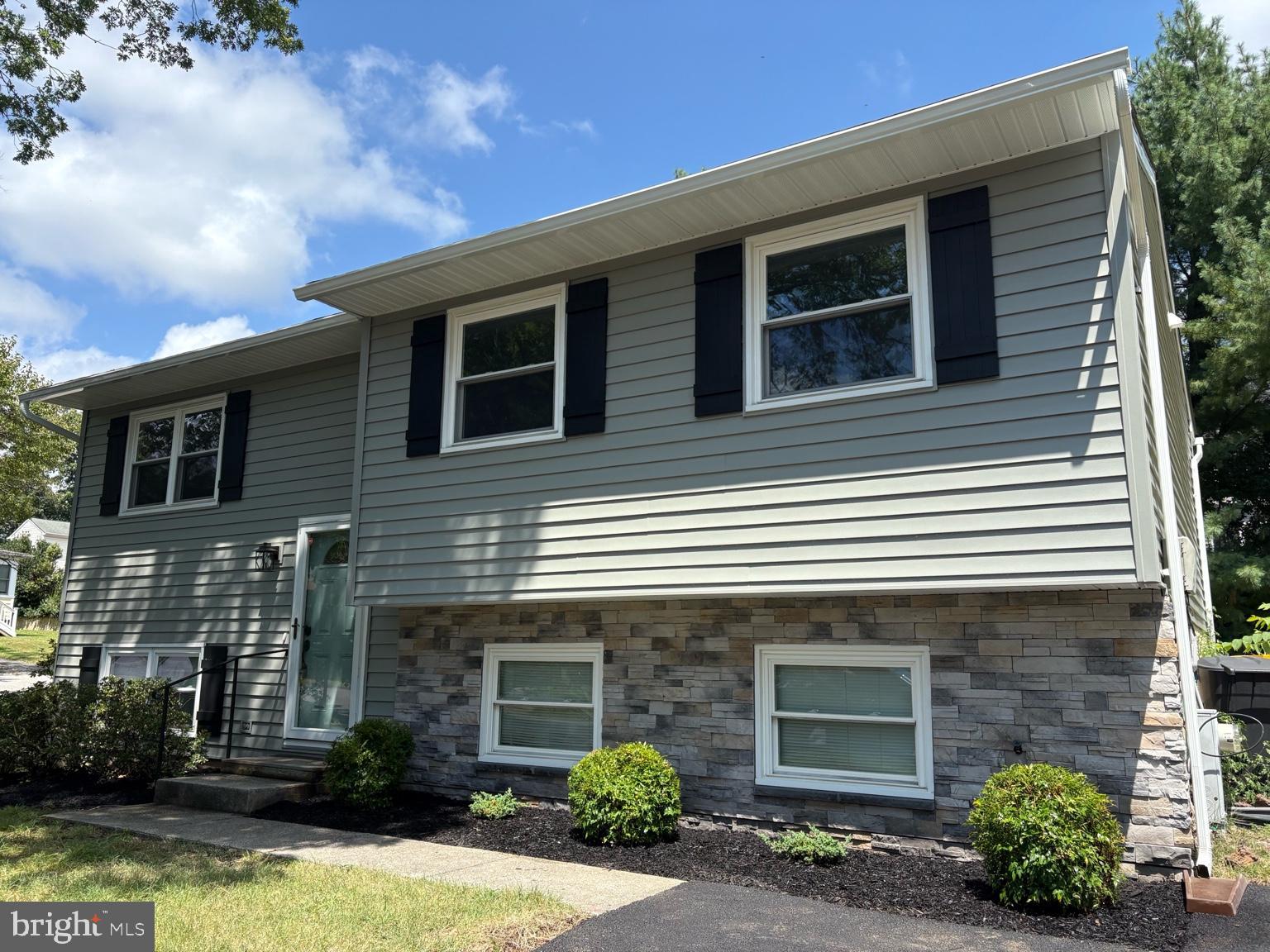 OPEN HOUSE SUN 4/19 1-2:30p! This beautifully updated split foyer in Severna Park is truly move-in ready with over 2,000 sq ft. Featuring brand-new siding with a stylish stone front, a new roof, and a completely renovated kitchen with new cabinetry and countertops. The primary bath has been fully remodeled, and all flooring throughout the home is brand new. Fresh paint brightens every room, and the hall bath has been tastefully refreshed. Ideally located in the sought-after Severna Park School District and within walking distance to Kinder Farm Park. A perfect location for commuters with convenient access to Ft. Meade, NSA, Baltimore, Annapolis, and Washington, D.C.