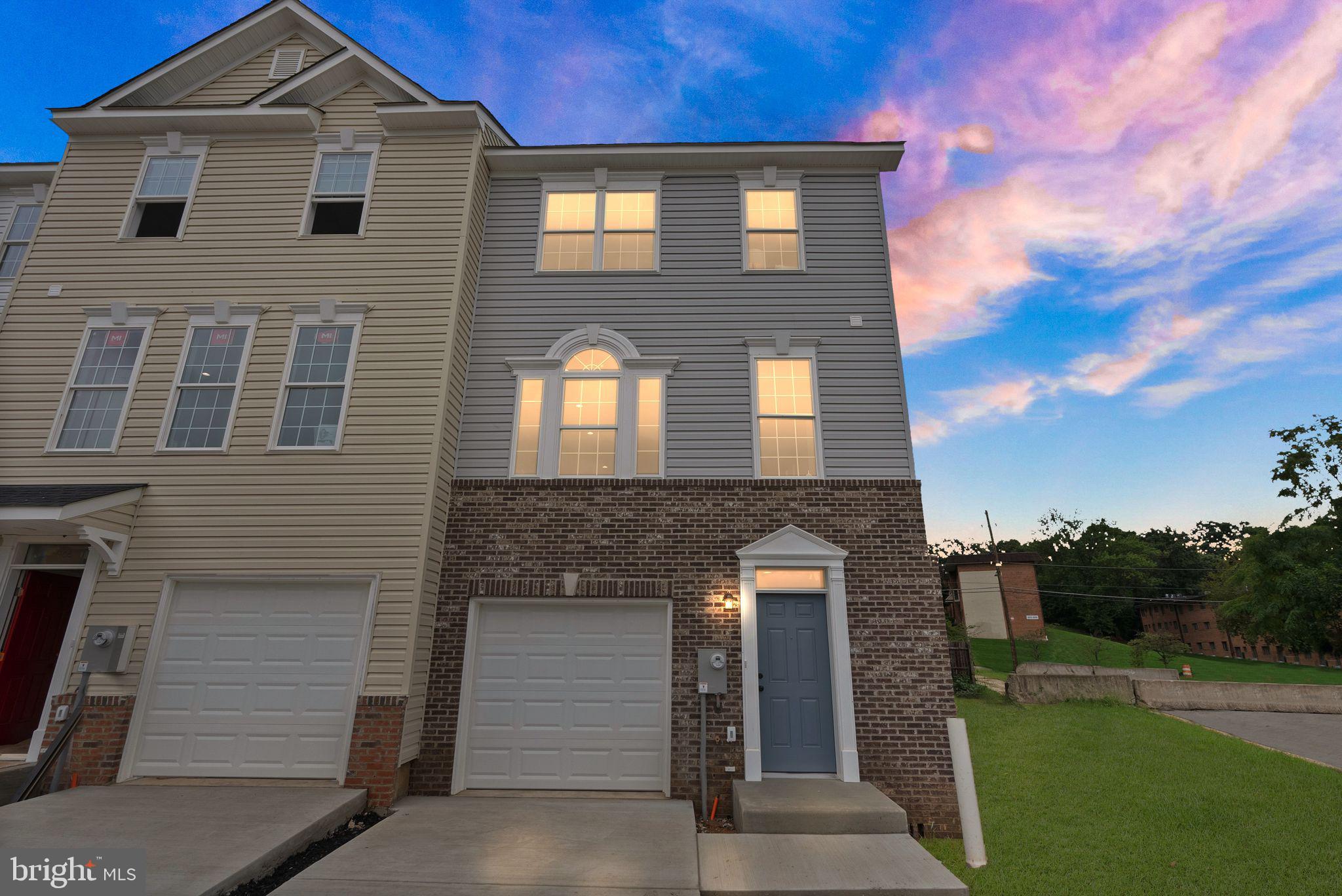 COLUMBIA RUN TOWNHOMES - Residential