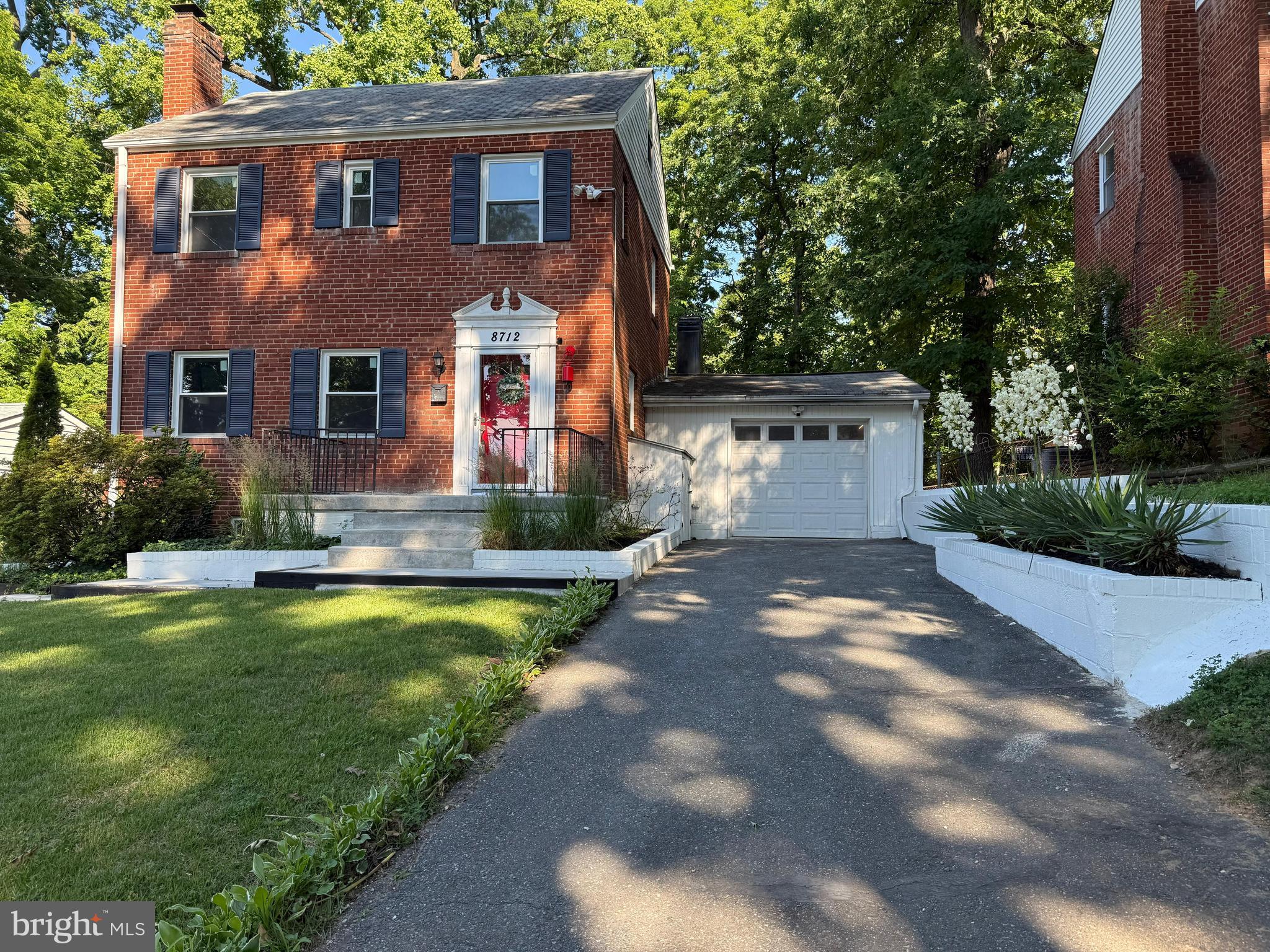 FOREST HILLS - Residential