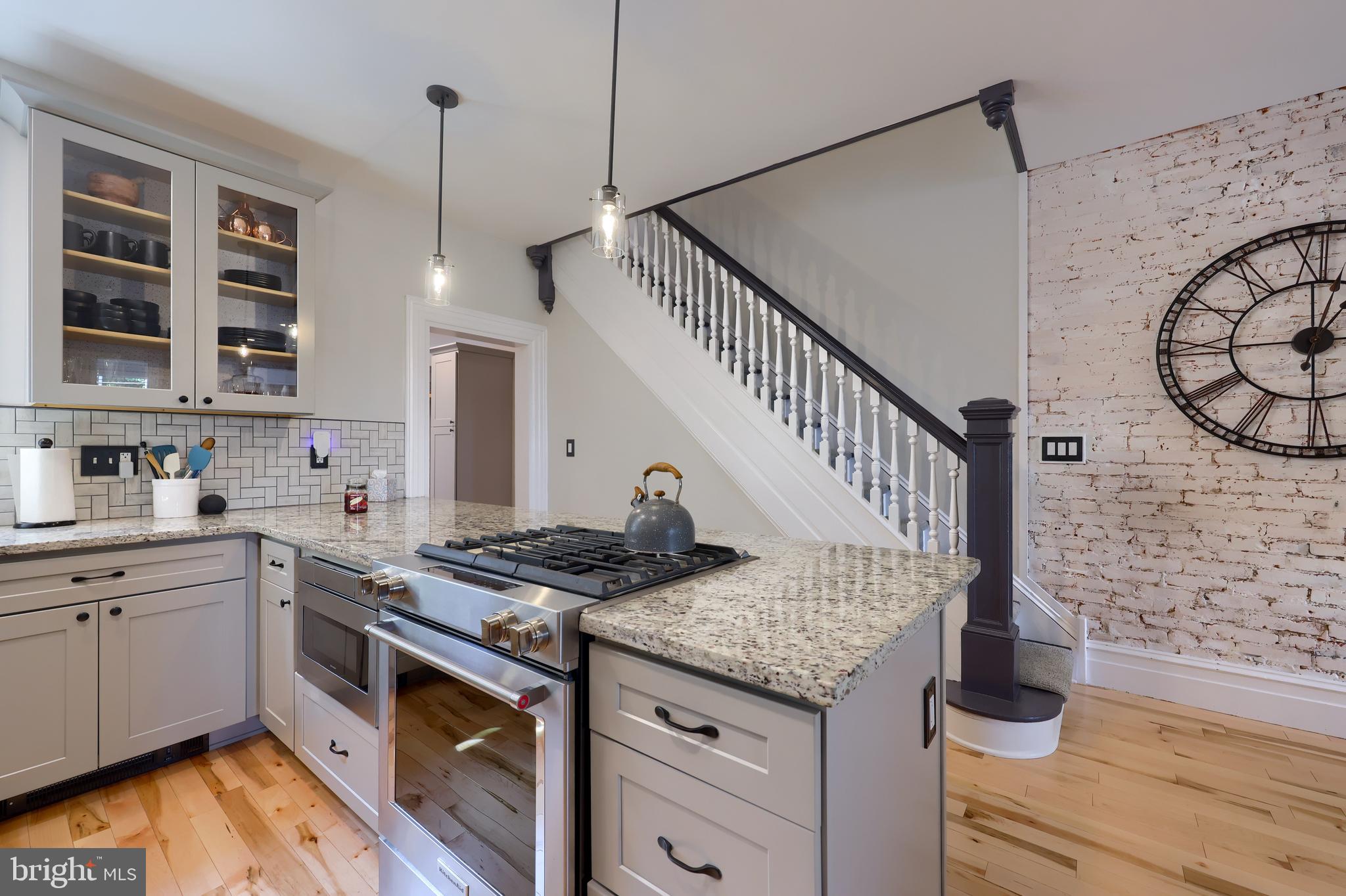 CHESTNUT HILL - Residential