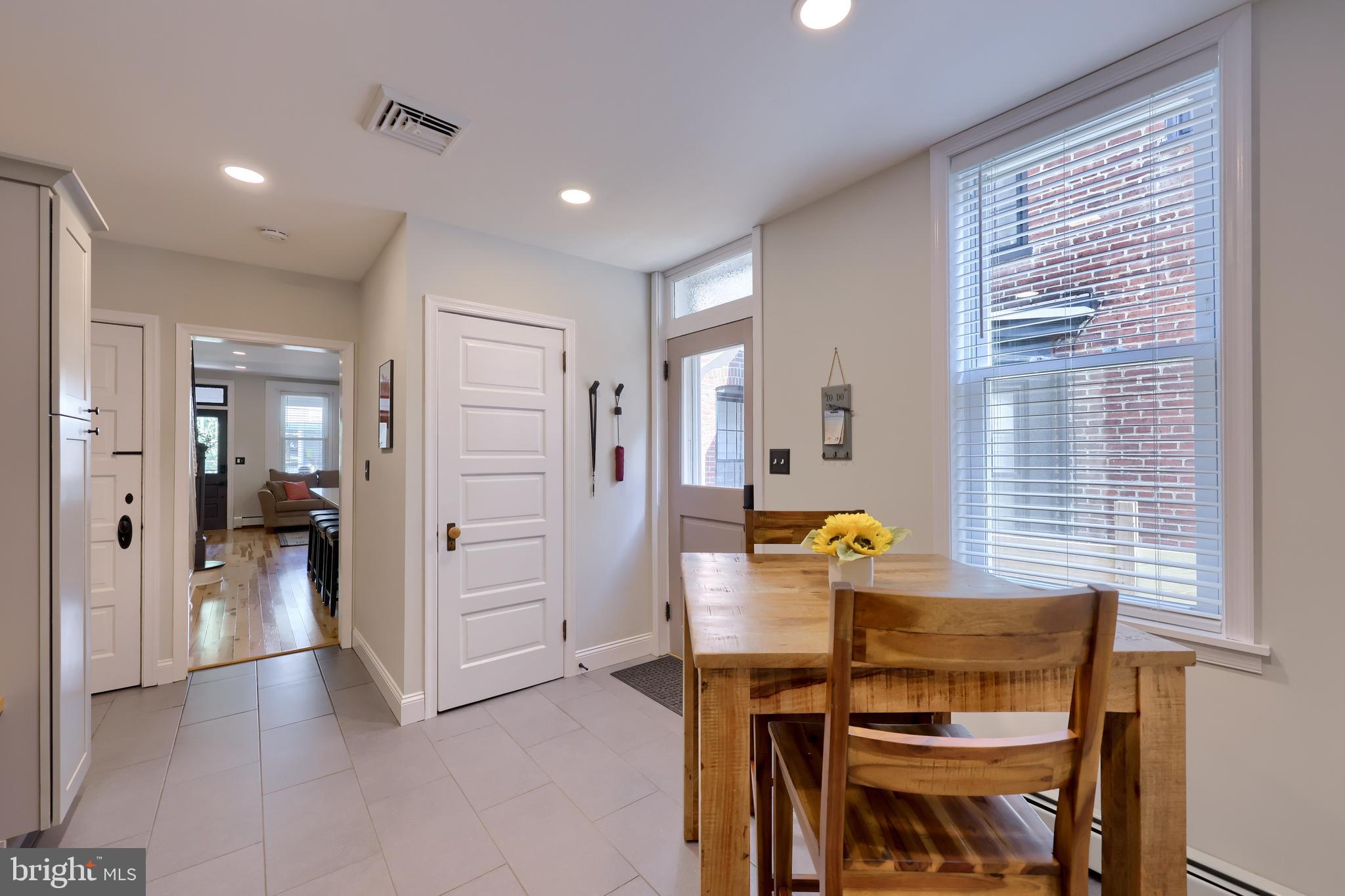 CHESTNUT HILL - Residential