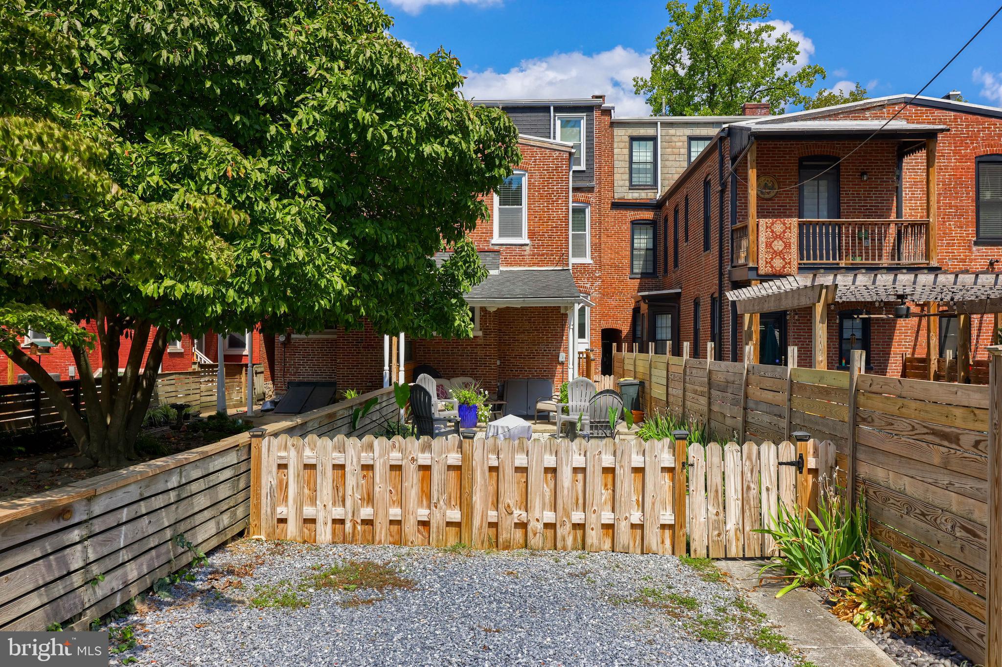 CHESTNUT HILL - Residential