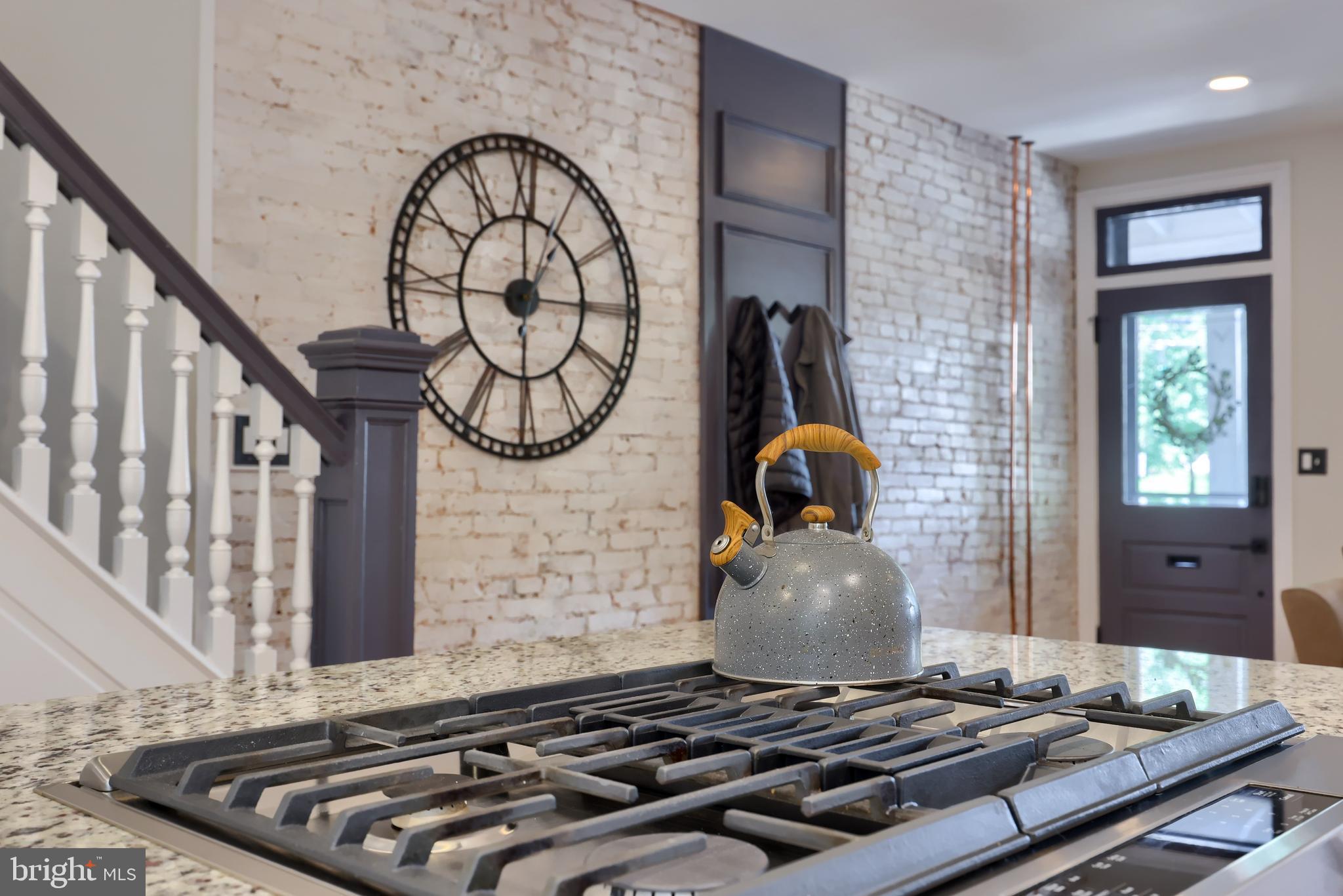 CHESTNUT HILL - Residential