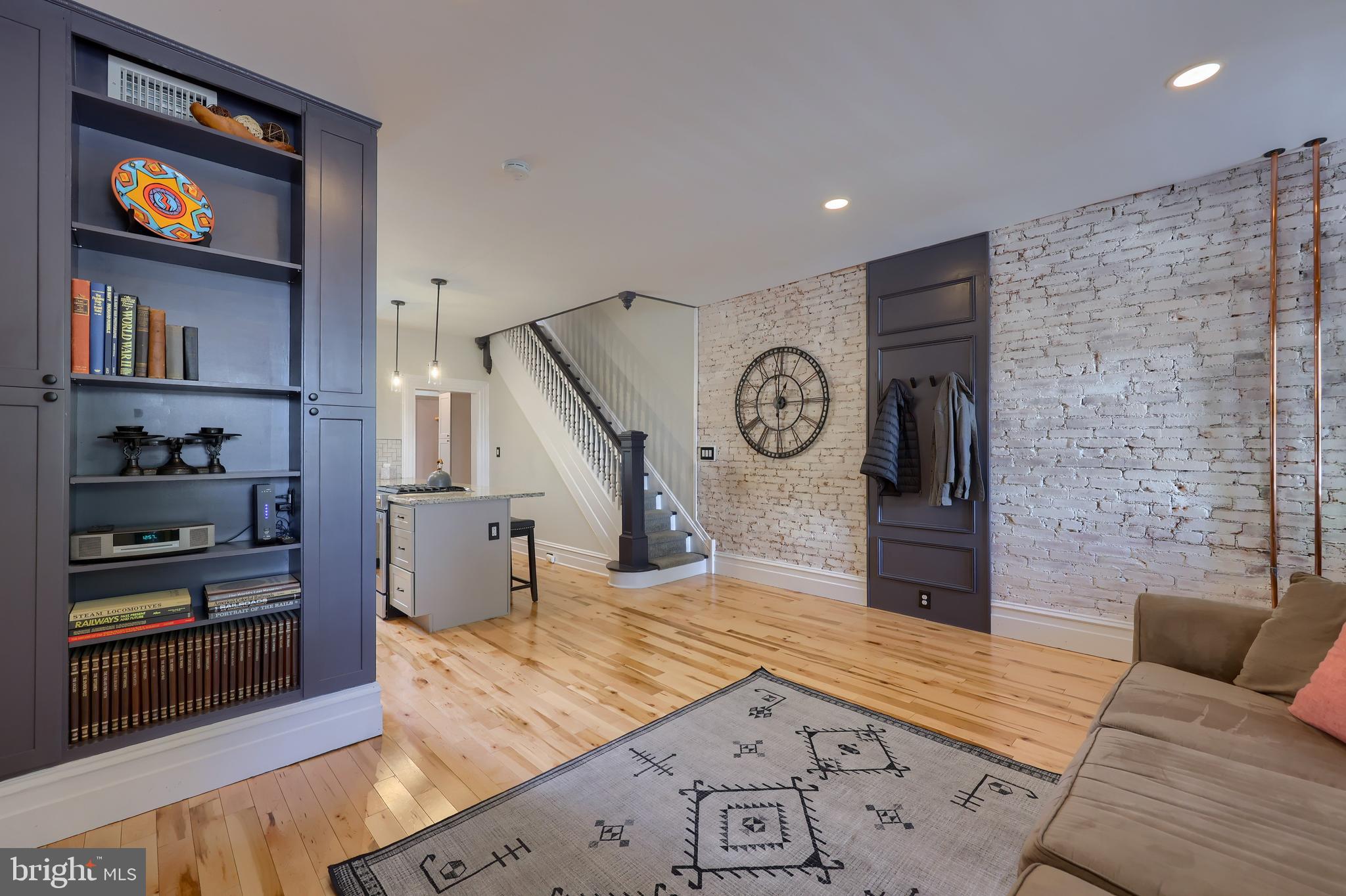 CHESTNUT HILL - Residential