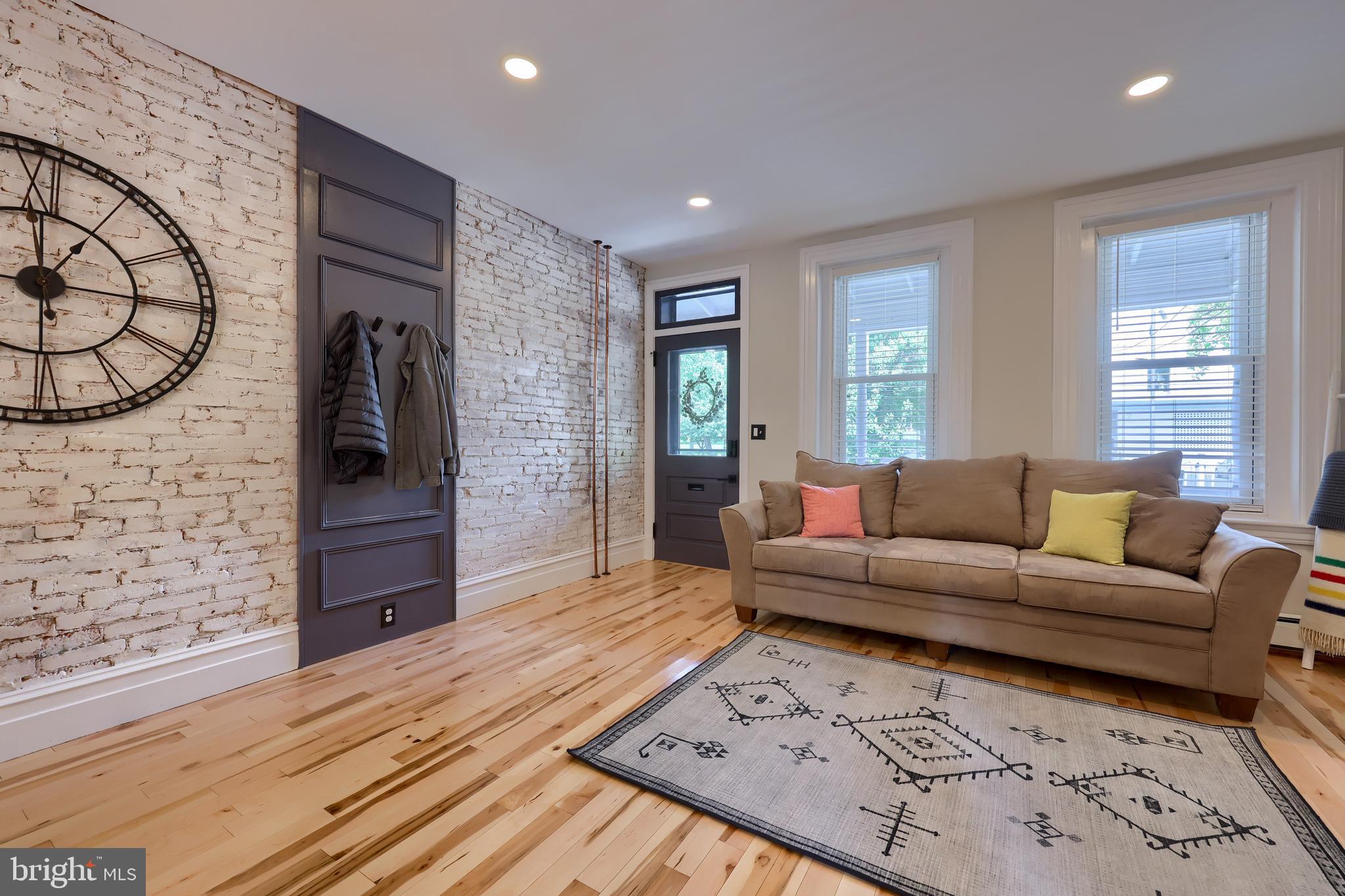 CHESTNUT HILL - Residential
