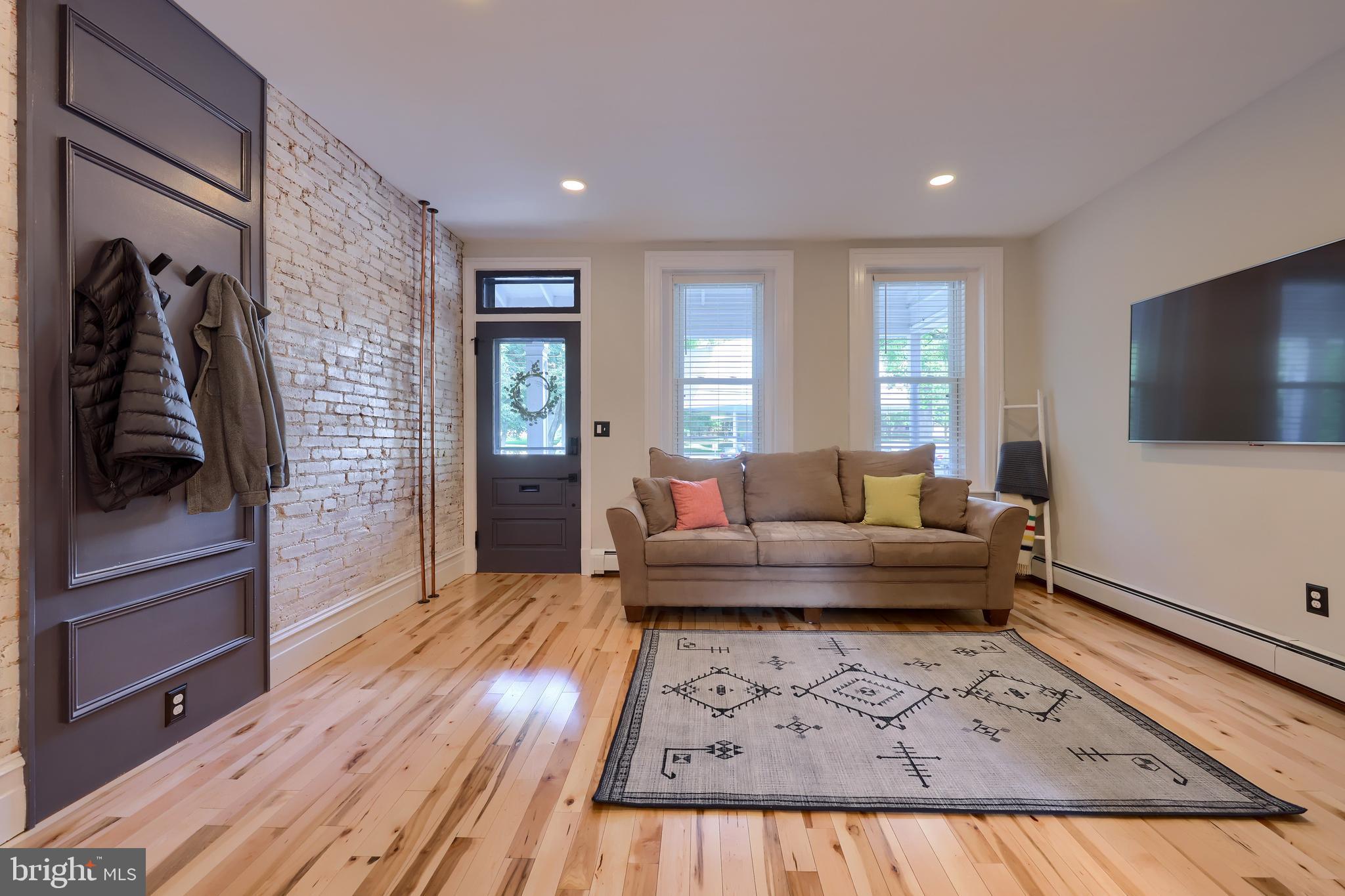 CHESTNUT HILL - Residential