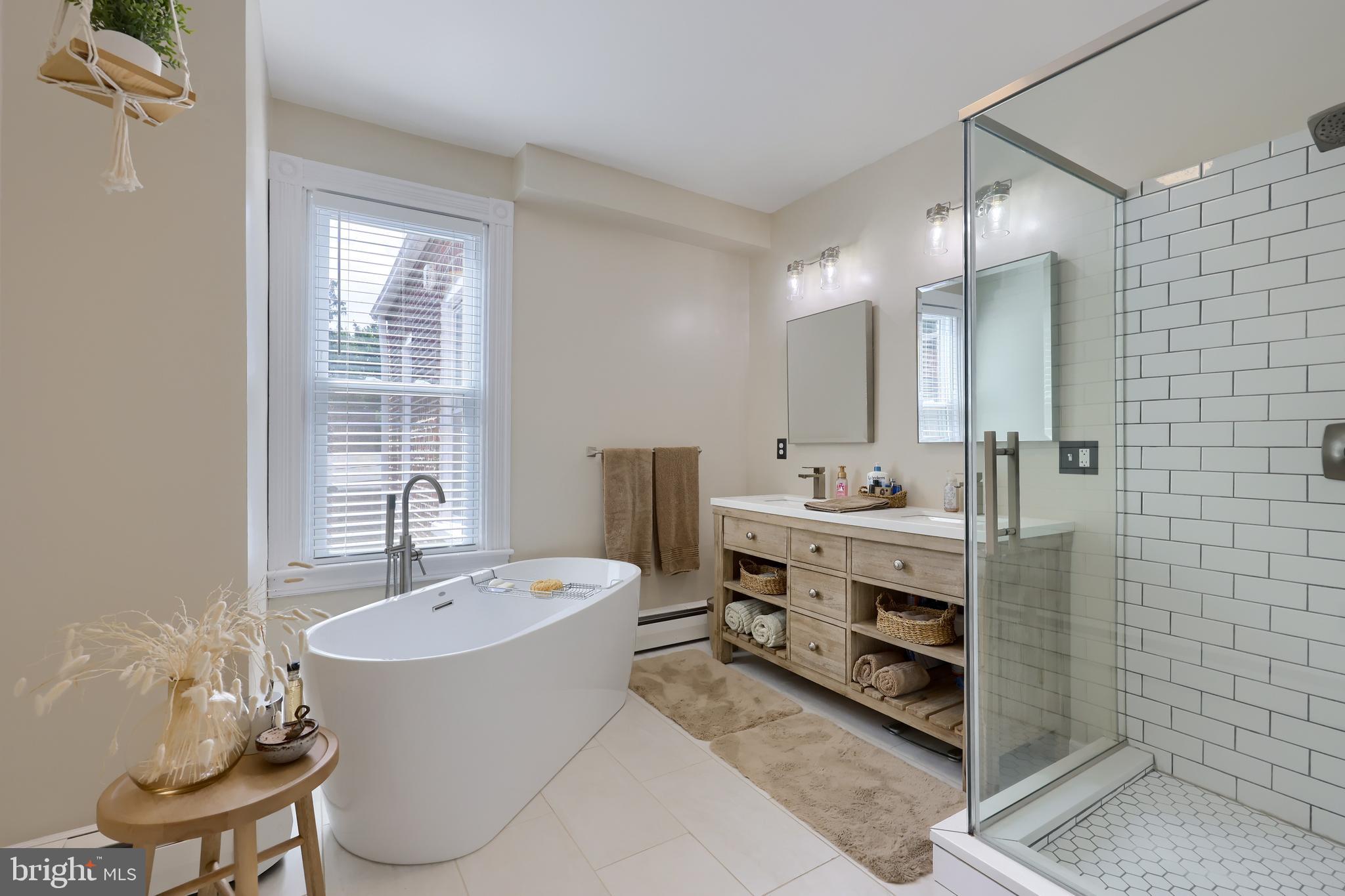 CHESTNUT HILL - Residential