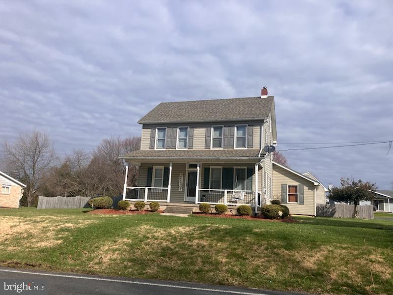 Single family home in a neighborhood with a pool and backyard to accomodate gatherings.
Beautiful wood laminate flooring throughout.
Updated kitchen and a bonus room.
Great corner lot.
Great neighborhood.