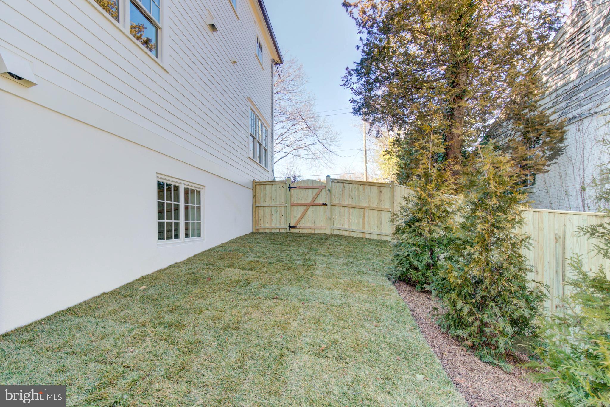 FOREST HILLS - Residential