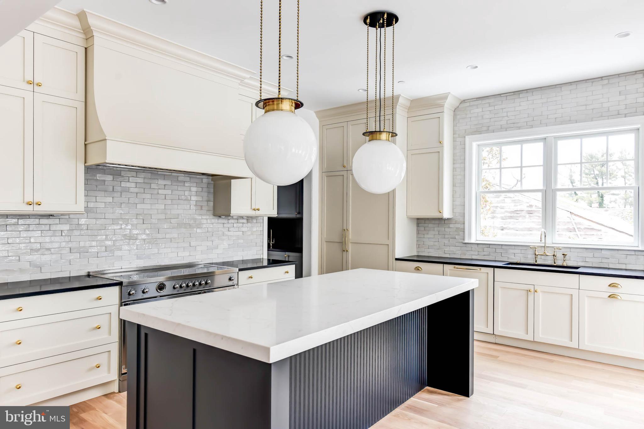 FOREST HILLS - Residential