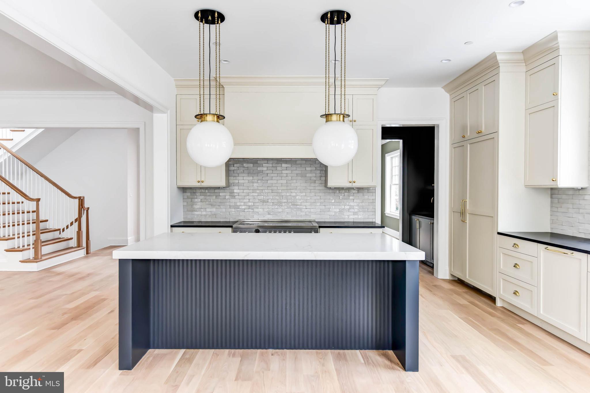 FOREST HILLS - Residential