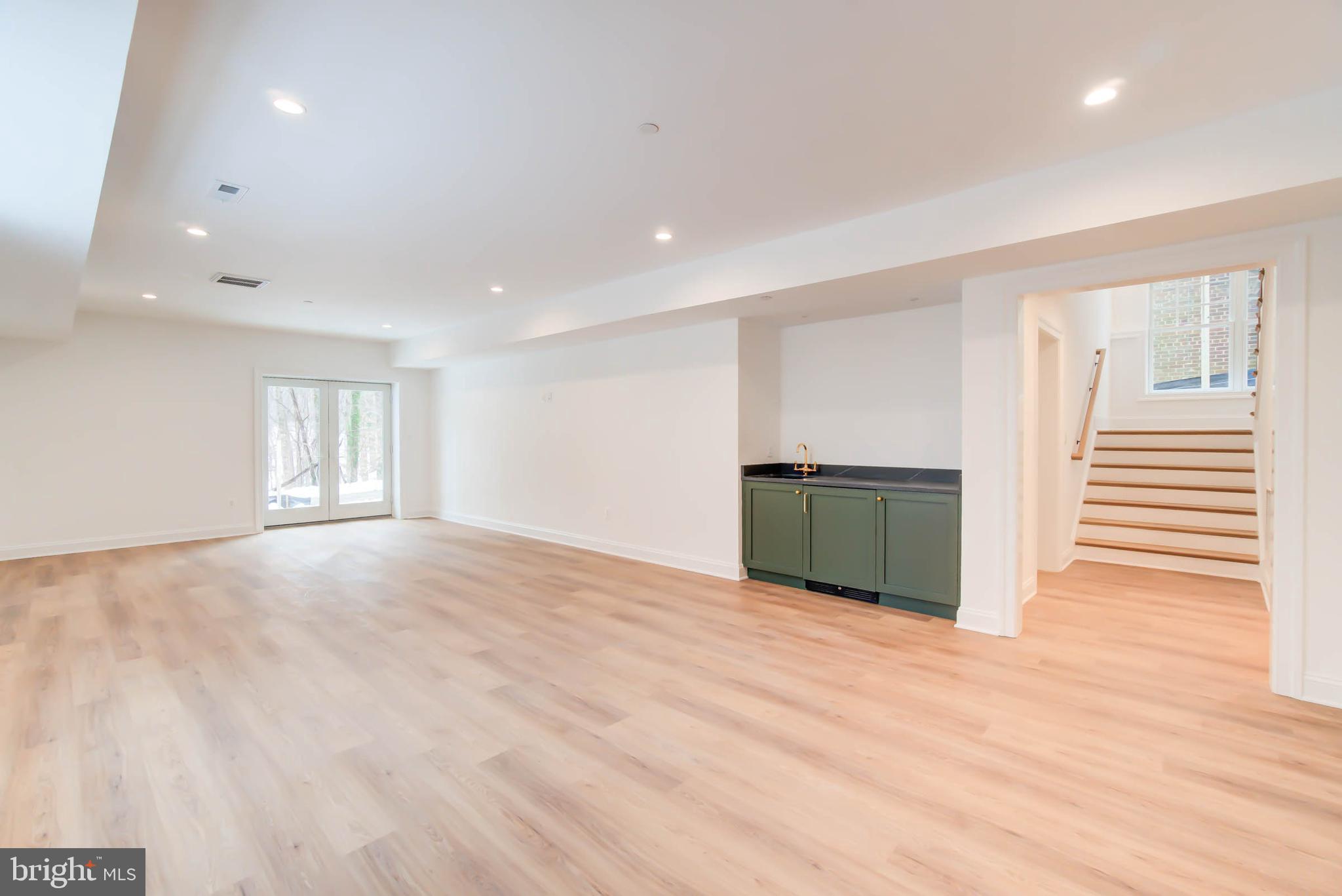 FOREST HILLS - Residential