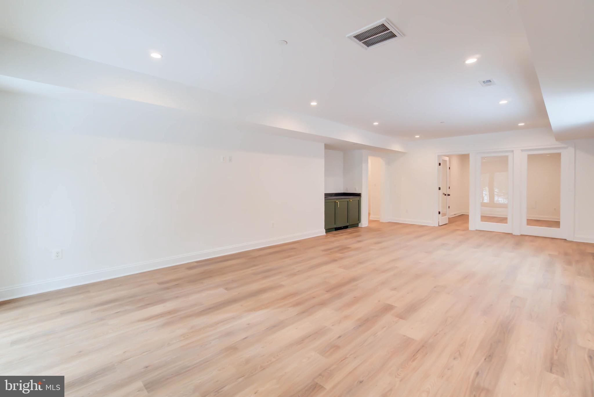 FOREST HILLS - Residential