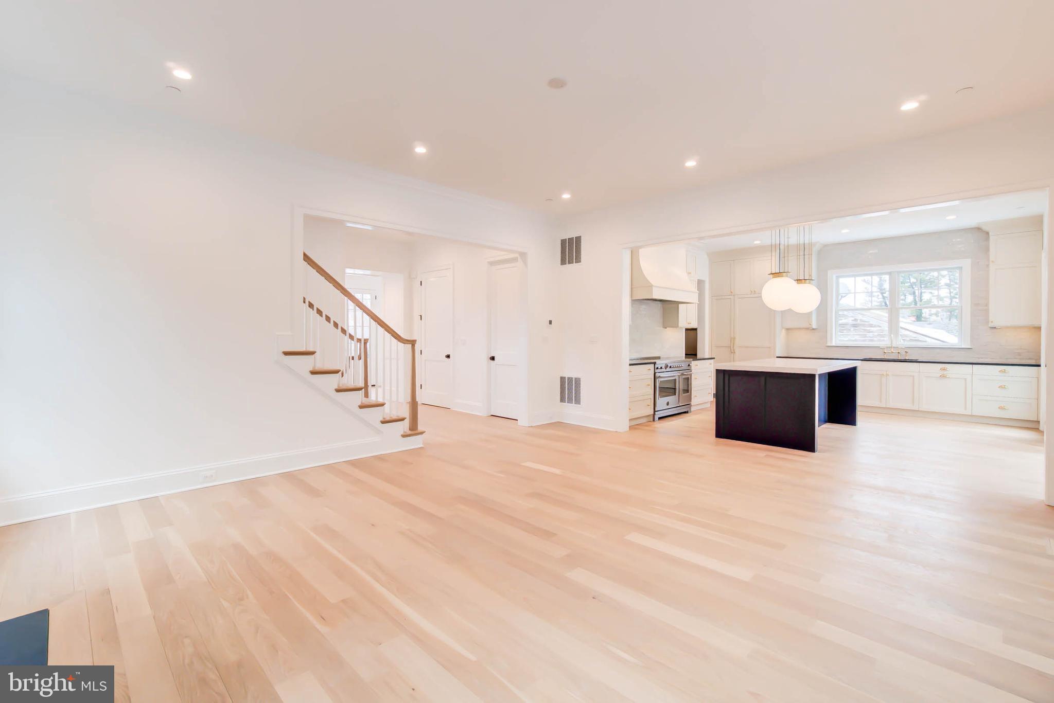 FOREST HILLS - Residential
