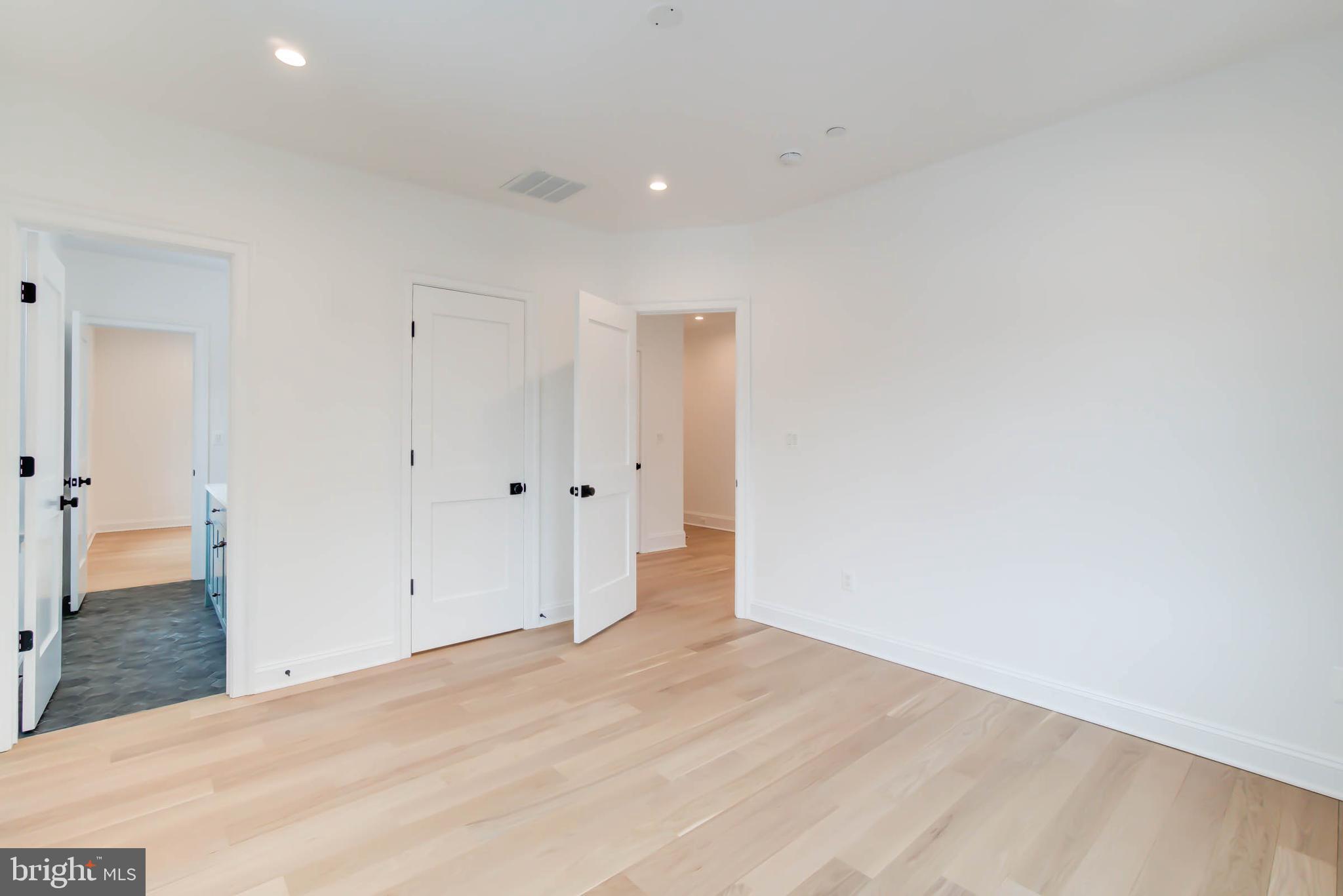 FOREST HILLS - Residential