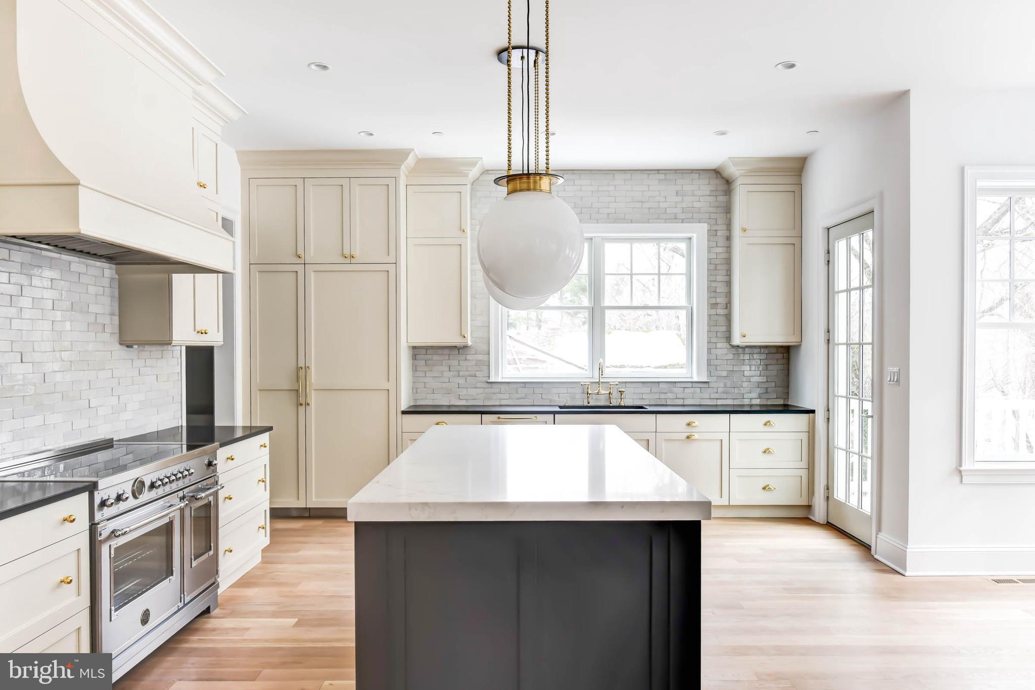 FOREST HILLS - Residential