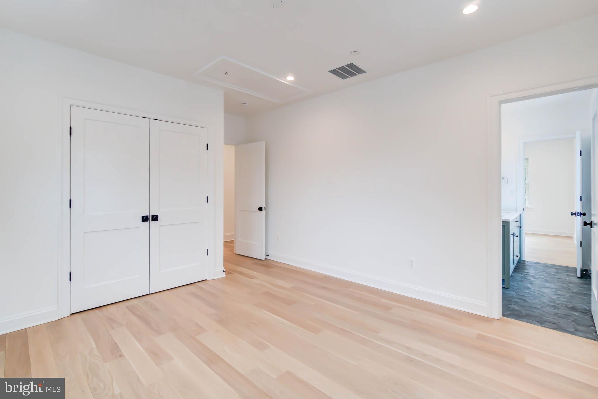 FOREST HILLS - Residential