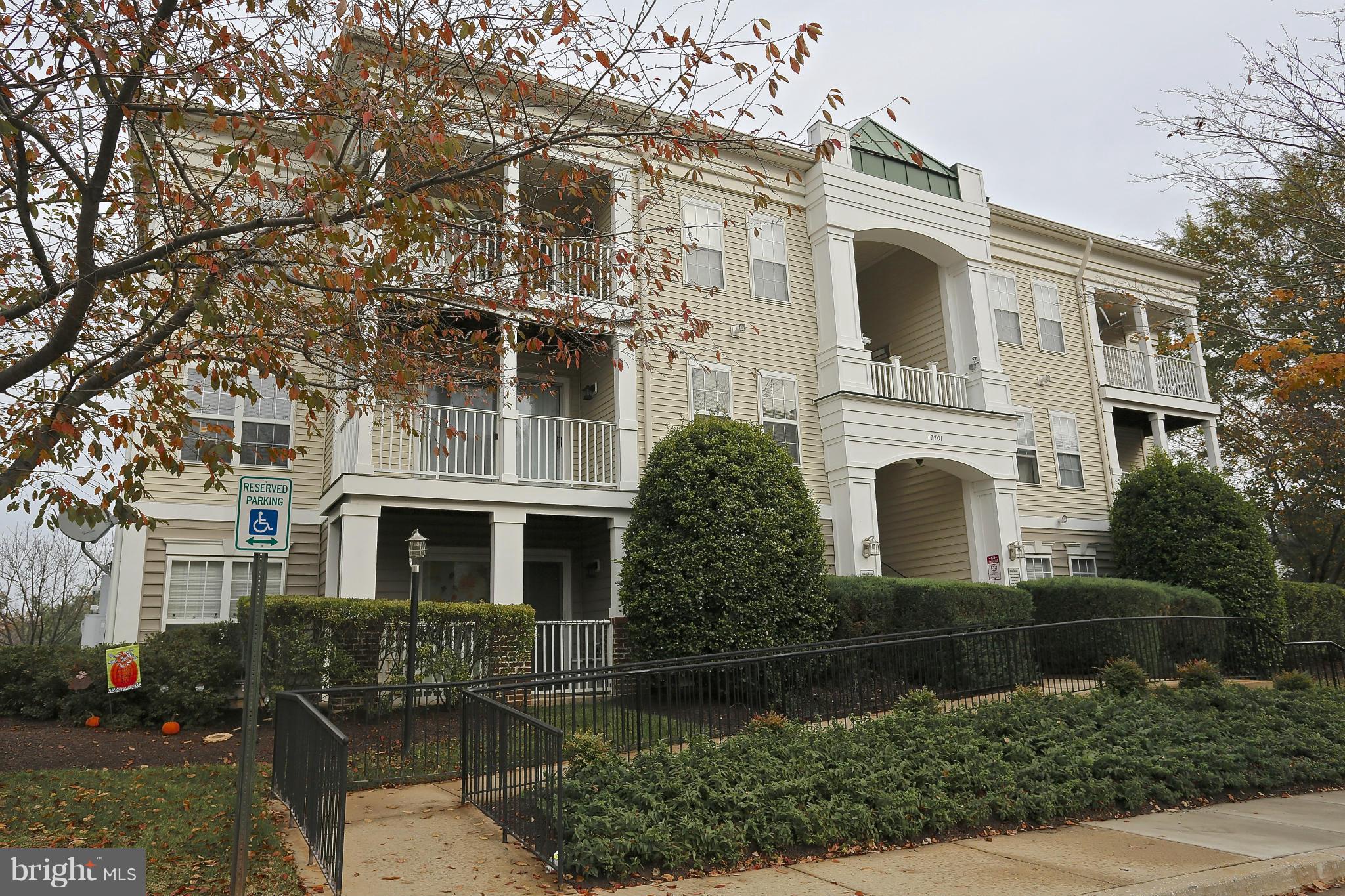 Cheerful, clean as a whistle 2-BR, 2-BA corner unit on 2nd floor with a big balcony. Wiin's on 2 sides make it fully light-filled. New carpet & paint. Multiple closets including walk-in closet in 1 of 2 master suites. W&D in unit in a separate laundry closet. Table-space KT, breakfast bar counter, separate dining room. 1 assigned parking space and abundant unassigned parking.