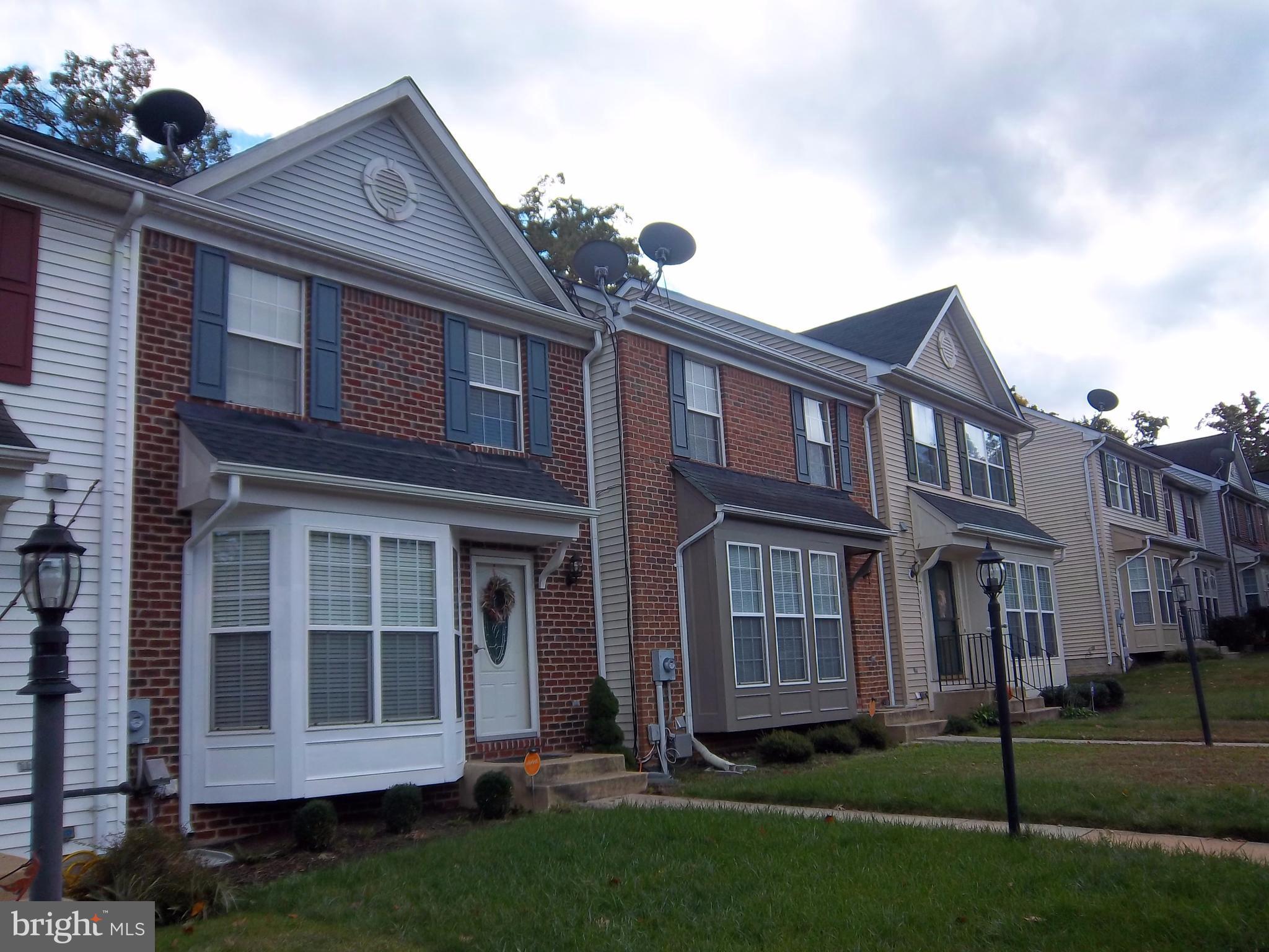 Freshly renovated interior townhouse with all the amenities.Hardwoods,Gourmet kitchen w/breakfast bar.Finished basement with bath and laundry room.Master bedroom with vaulted ceilings and full bath. Owner desires potential tenants have excellent rental history, excellent credit history and decent income.