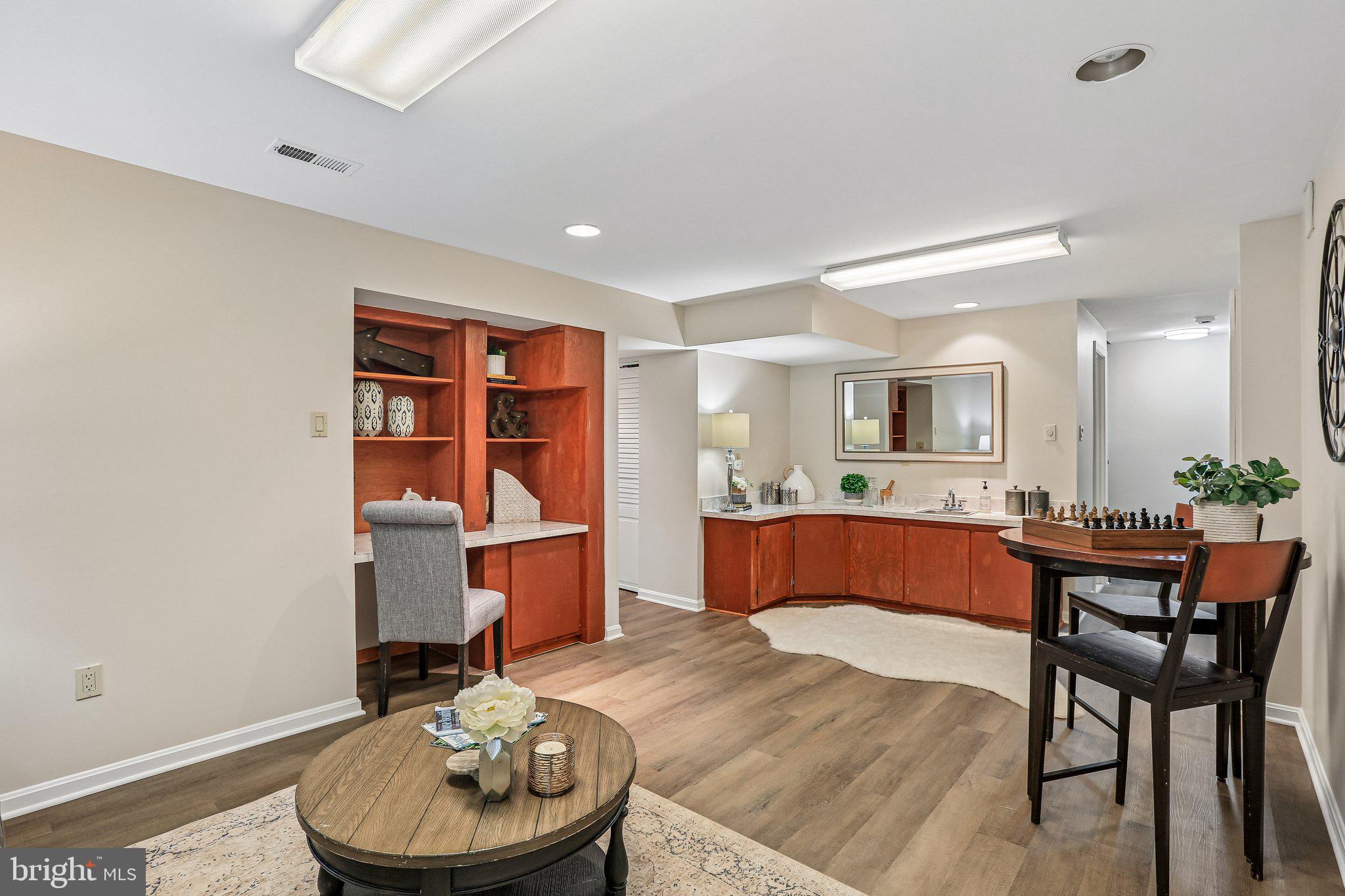 MONTGOMERY SQUARE - Residential