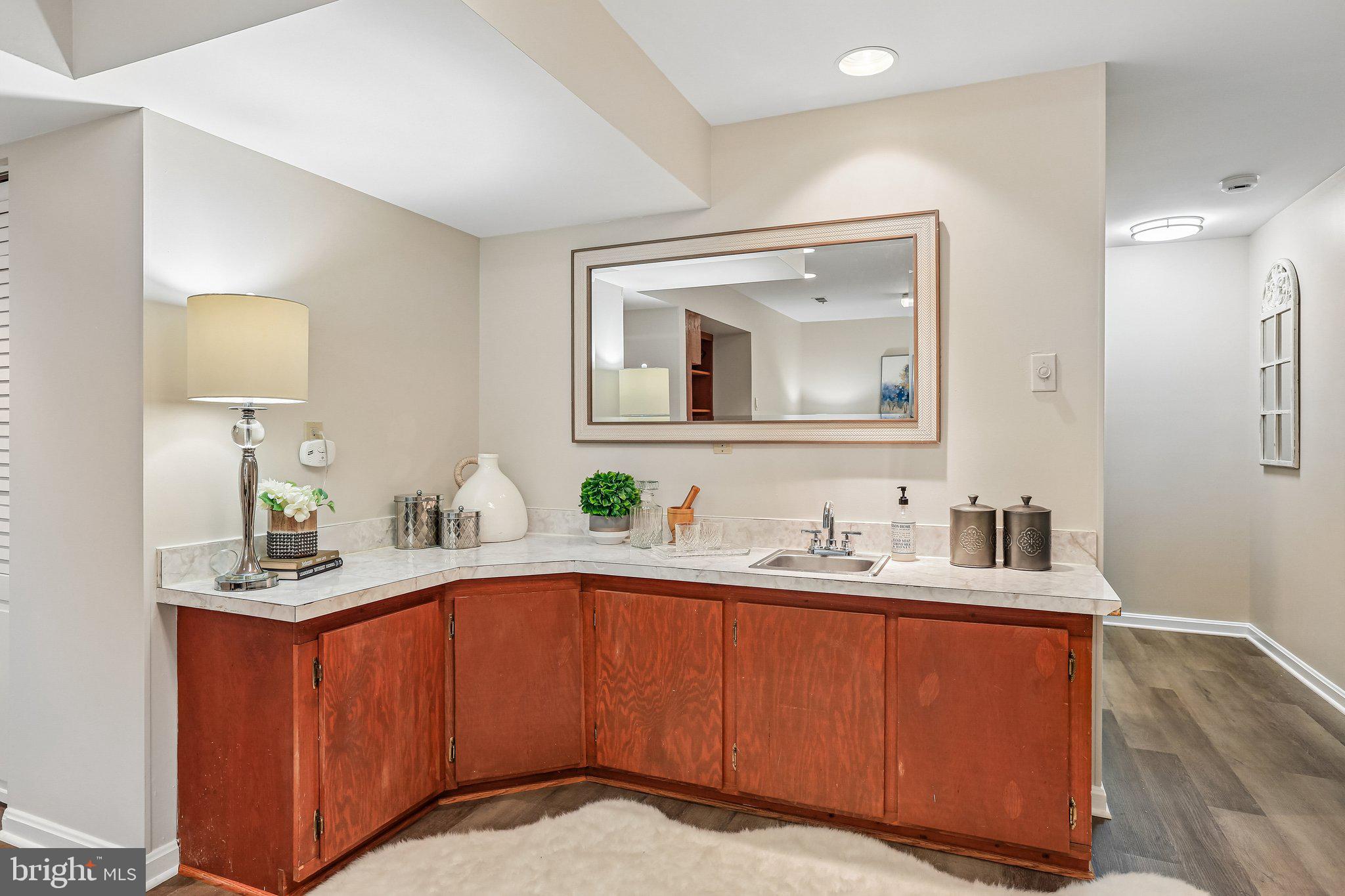 MONTGOMERY SQUARE - Residential