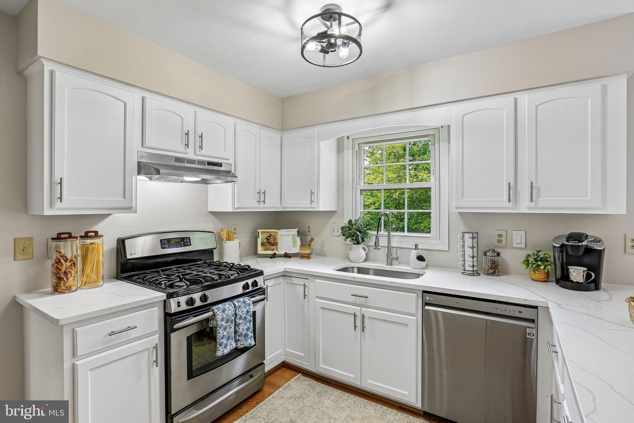MONTGOMERY SQUARE - Residential
