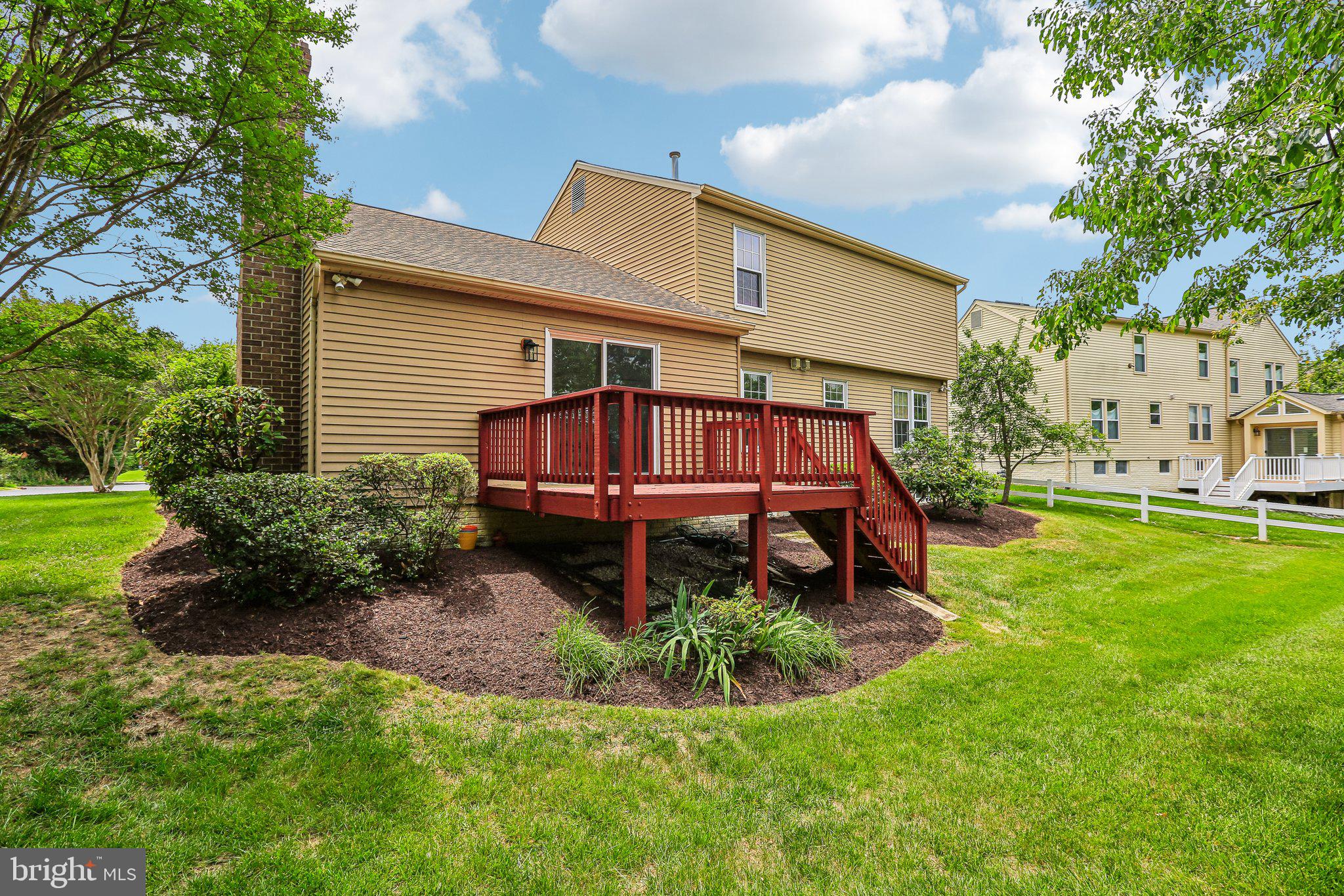 MONTGOMERY SQUARE - Residential