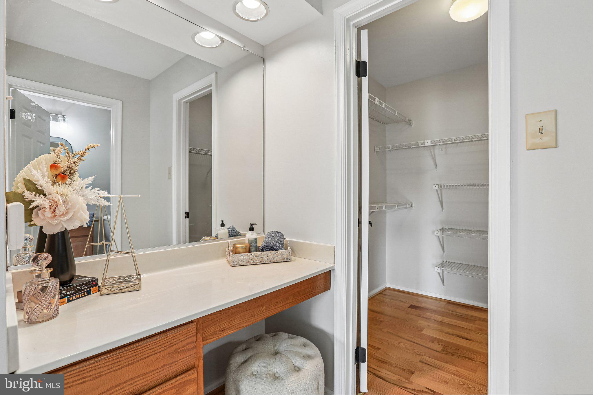 MONTGOMERY SQUARE - Residential