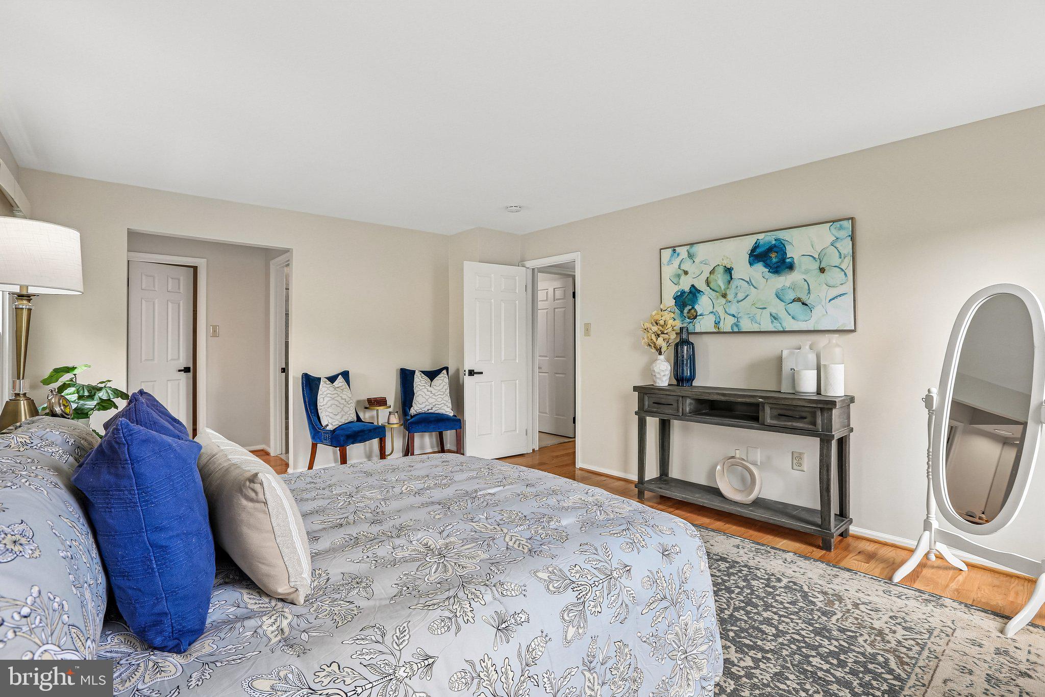 MONTGOMERY SQUARE - Residential