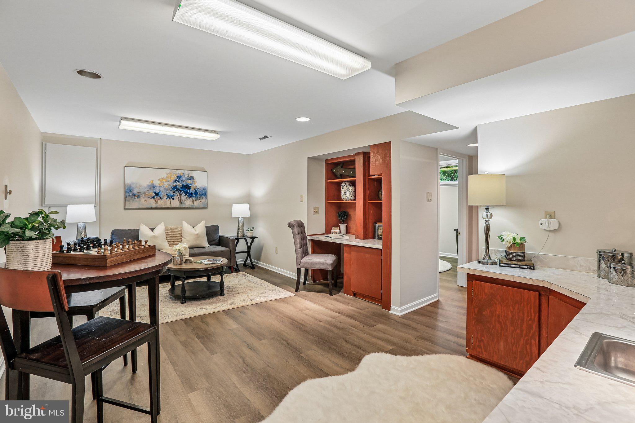 MONTGOMERY SQUARE - Residential