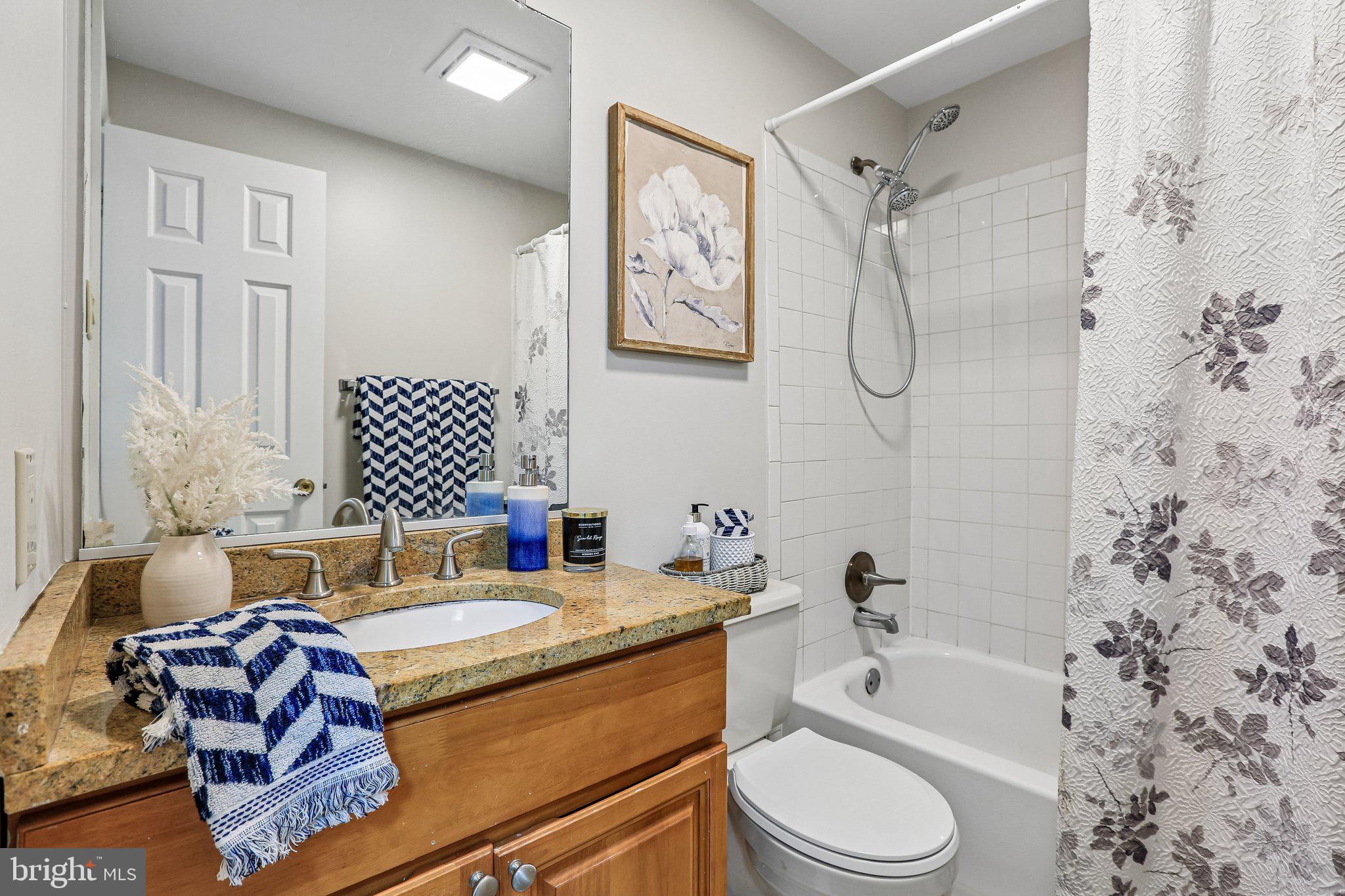 MONTGOMERY SQUARE - Residential