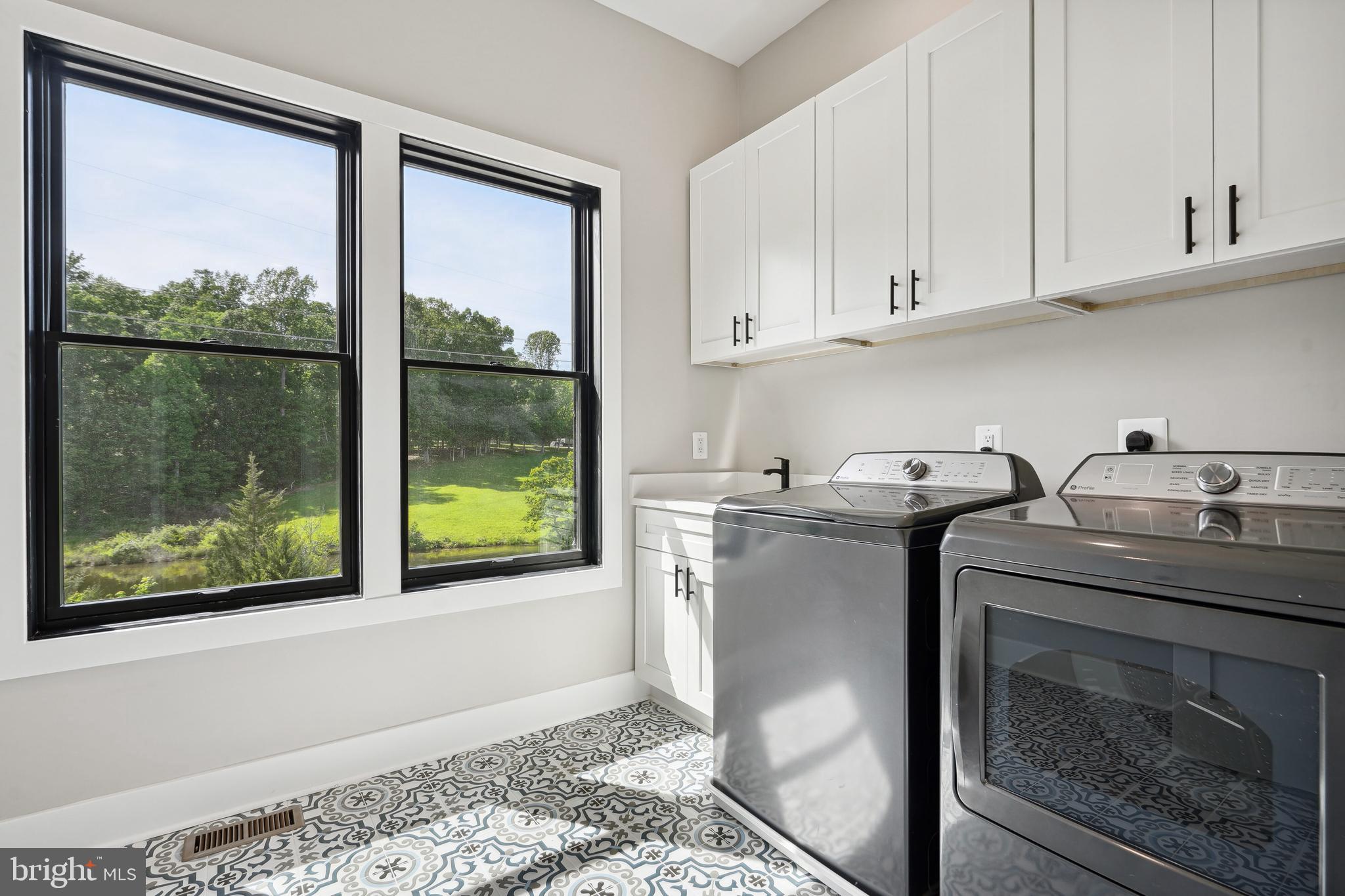 ROCK ISLAND LANDING - Residential