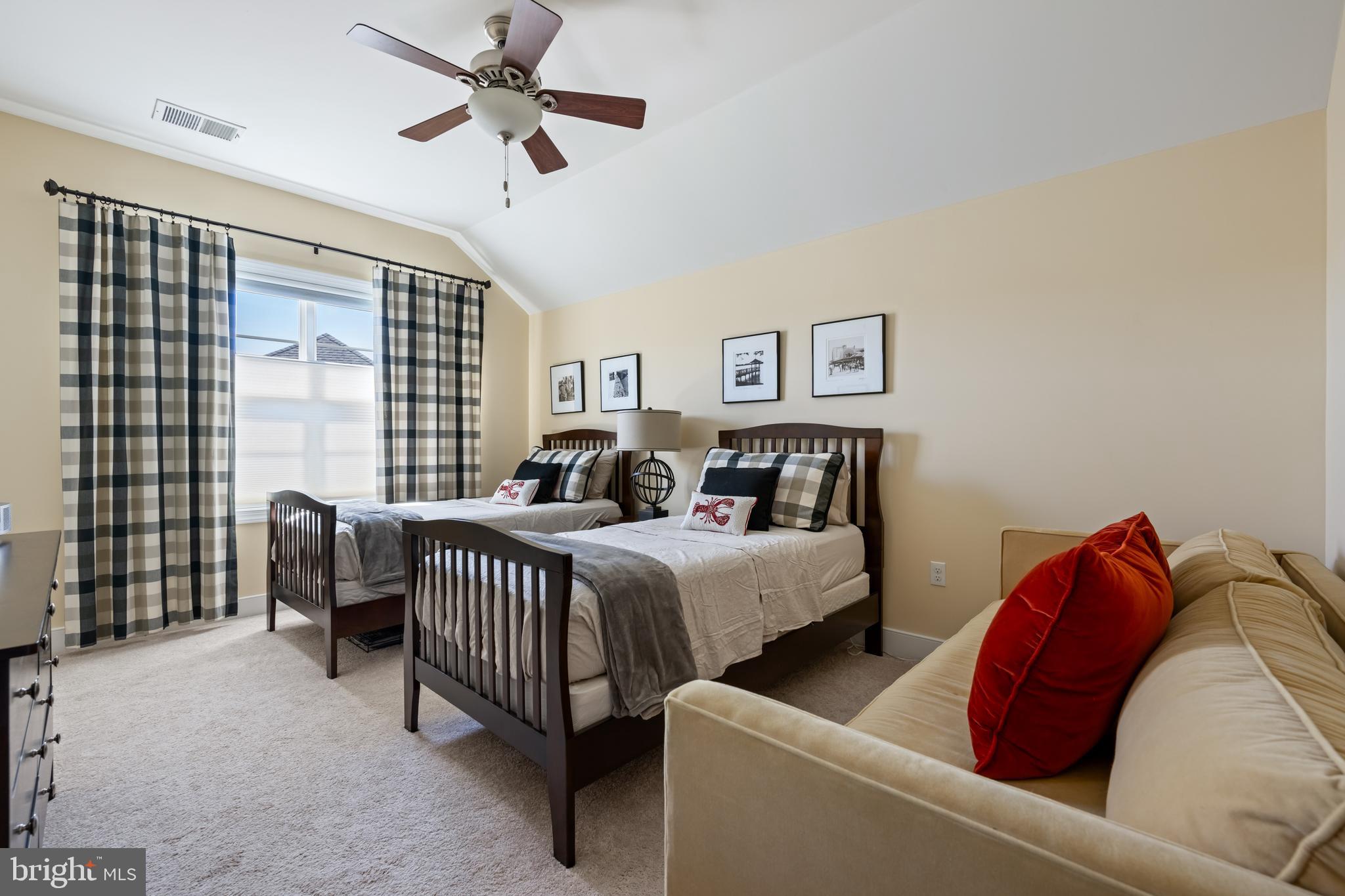SAWGRASS AT WHITE OAK CREEK - Residential