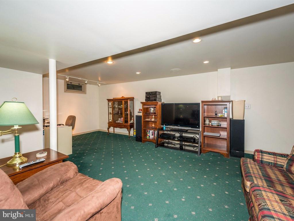 MILLERSVILLE - Residential