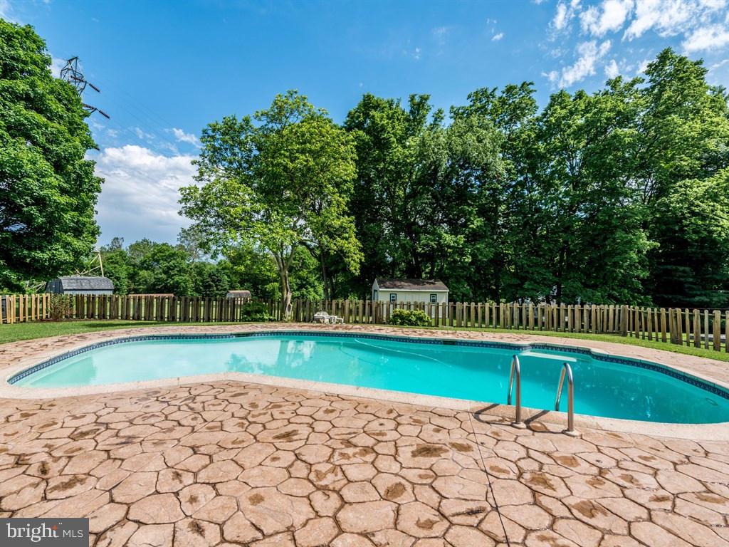 MILLERSVILLE - Residential