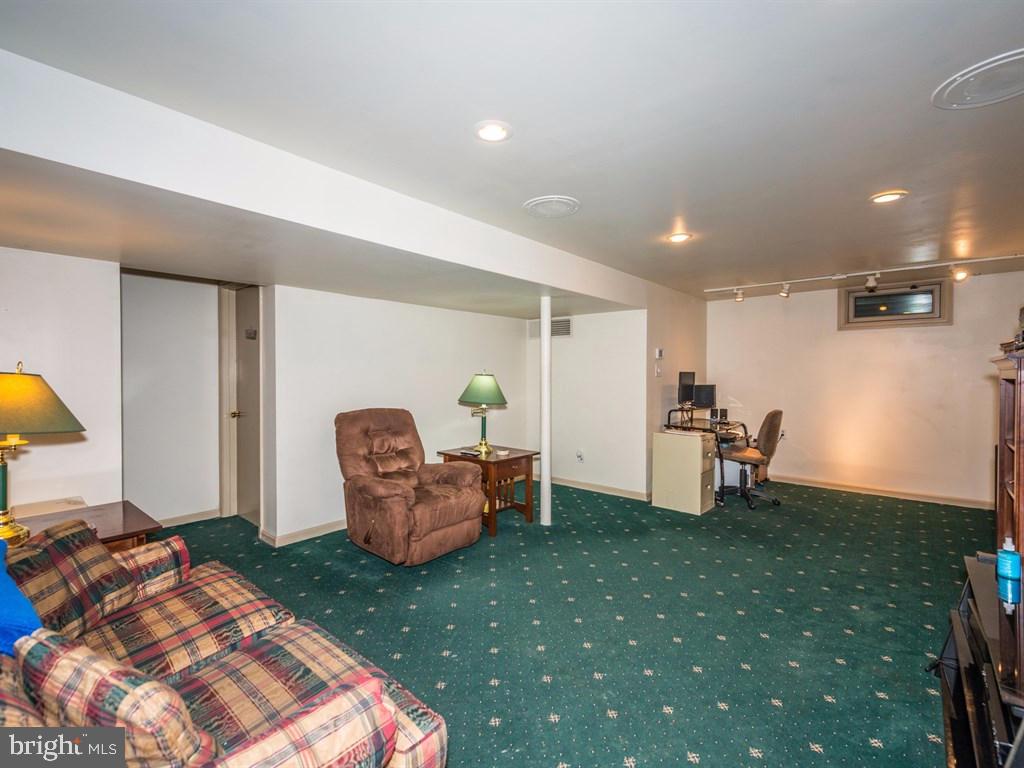 MILLERSVILLE - Residential