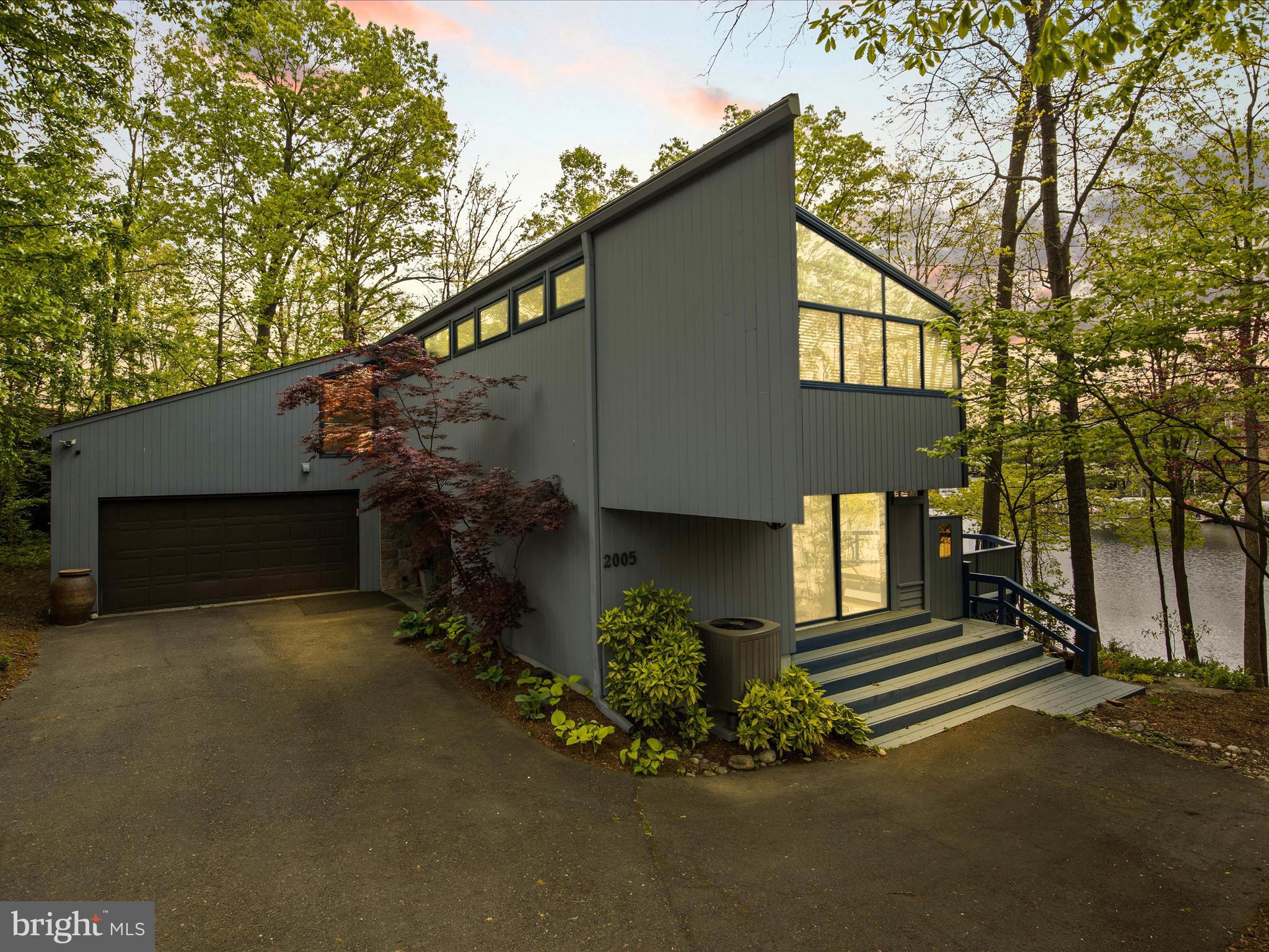 RESTON - Residential