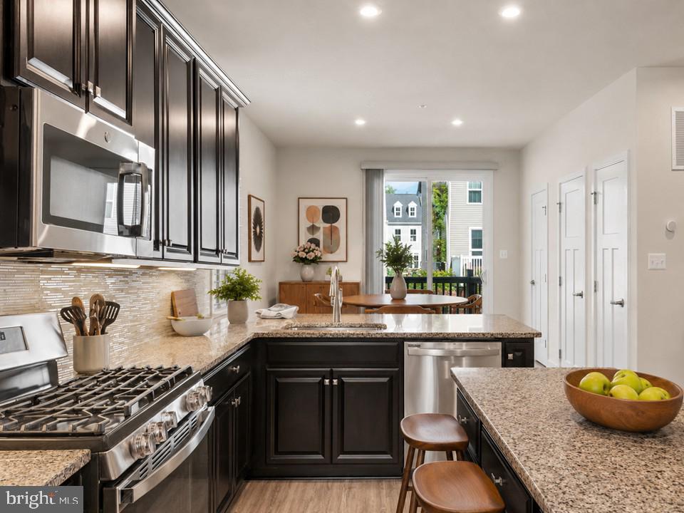 ELKRIDGE CROSSING - Residential