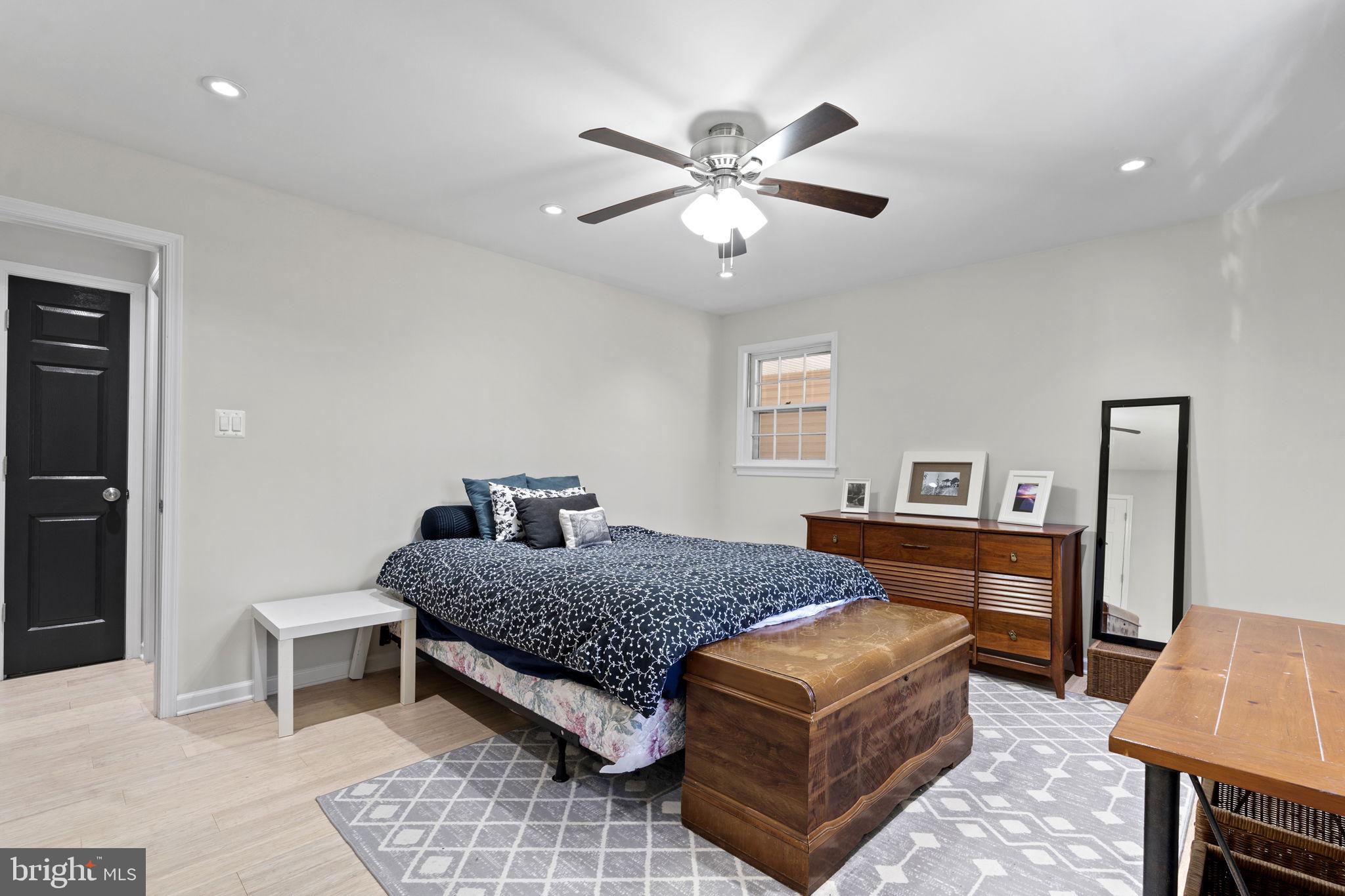 TEN PENNY WOODS - Residential