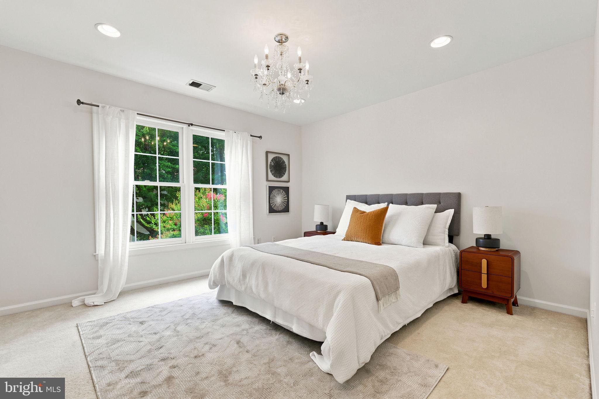 HEATHER KNOLL - Residential