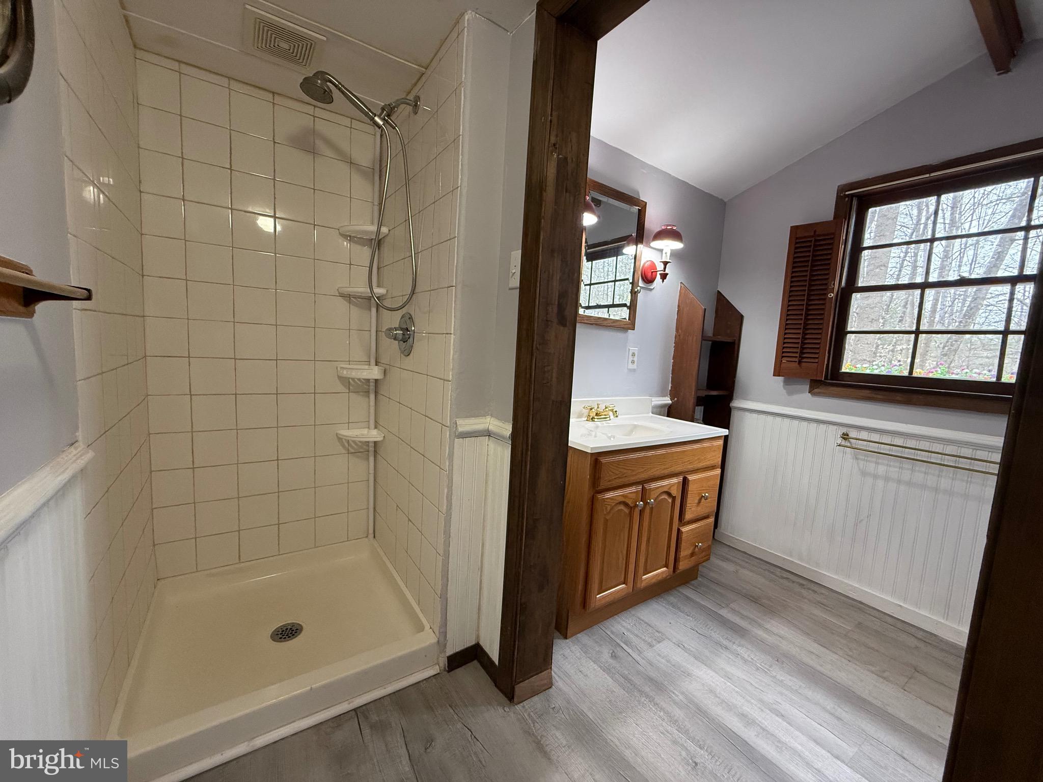 LAUREL MOUNTAIN - Residential Lease