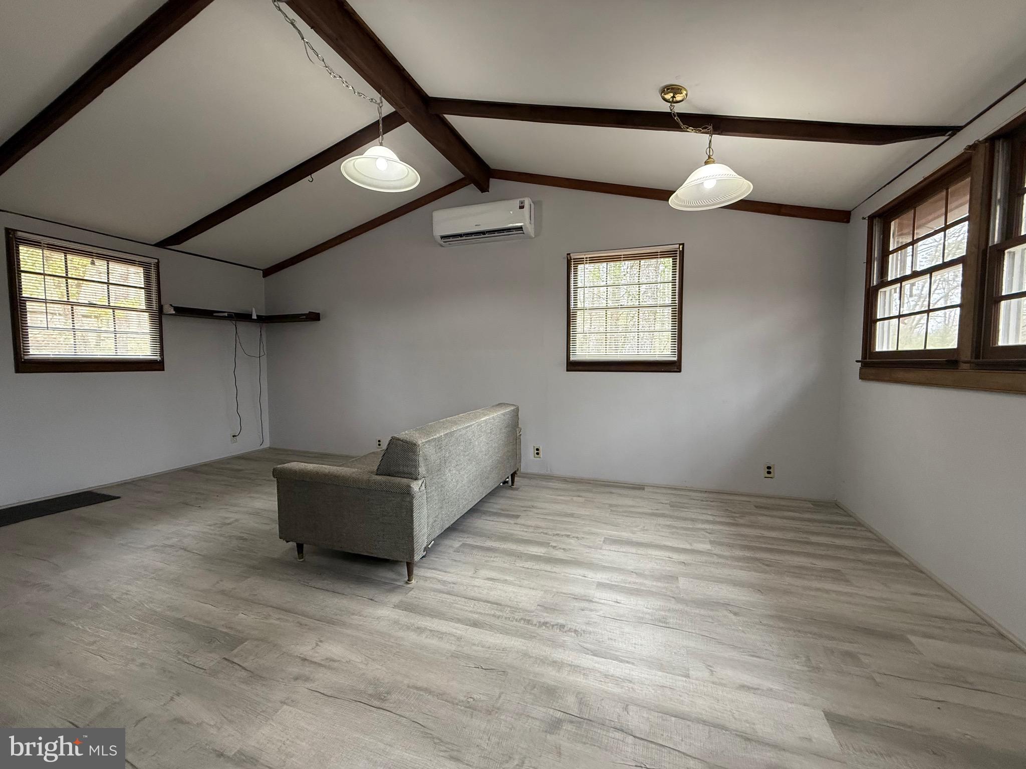 LAUREL MOUNTAIN - Residential Lease