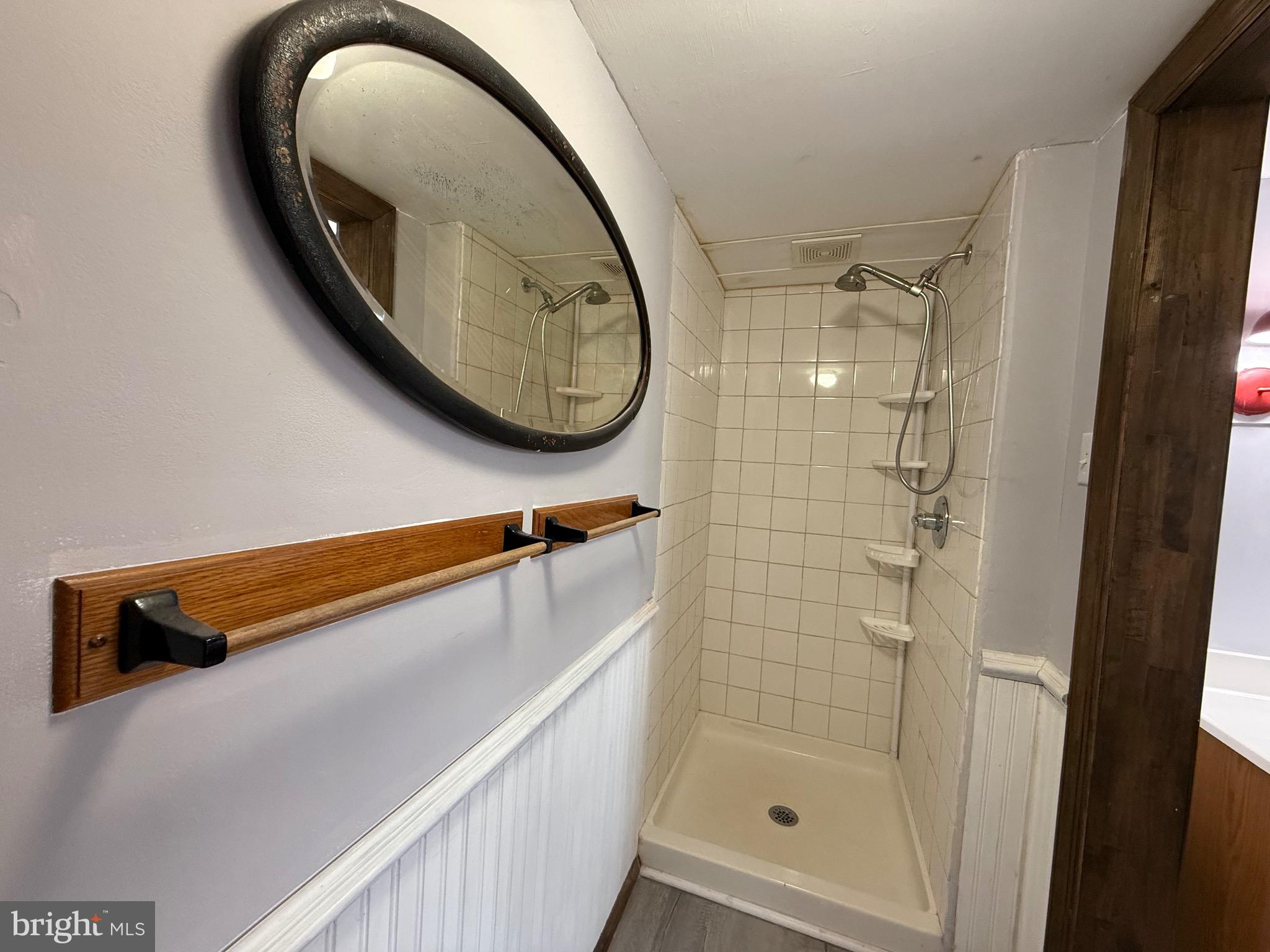 LAUREL MOUNTAIN - Residential Lease