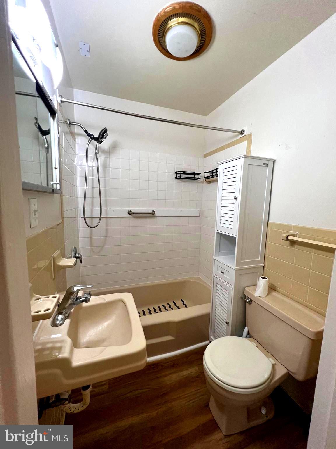MONROE BAY - Residential Lease