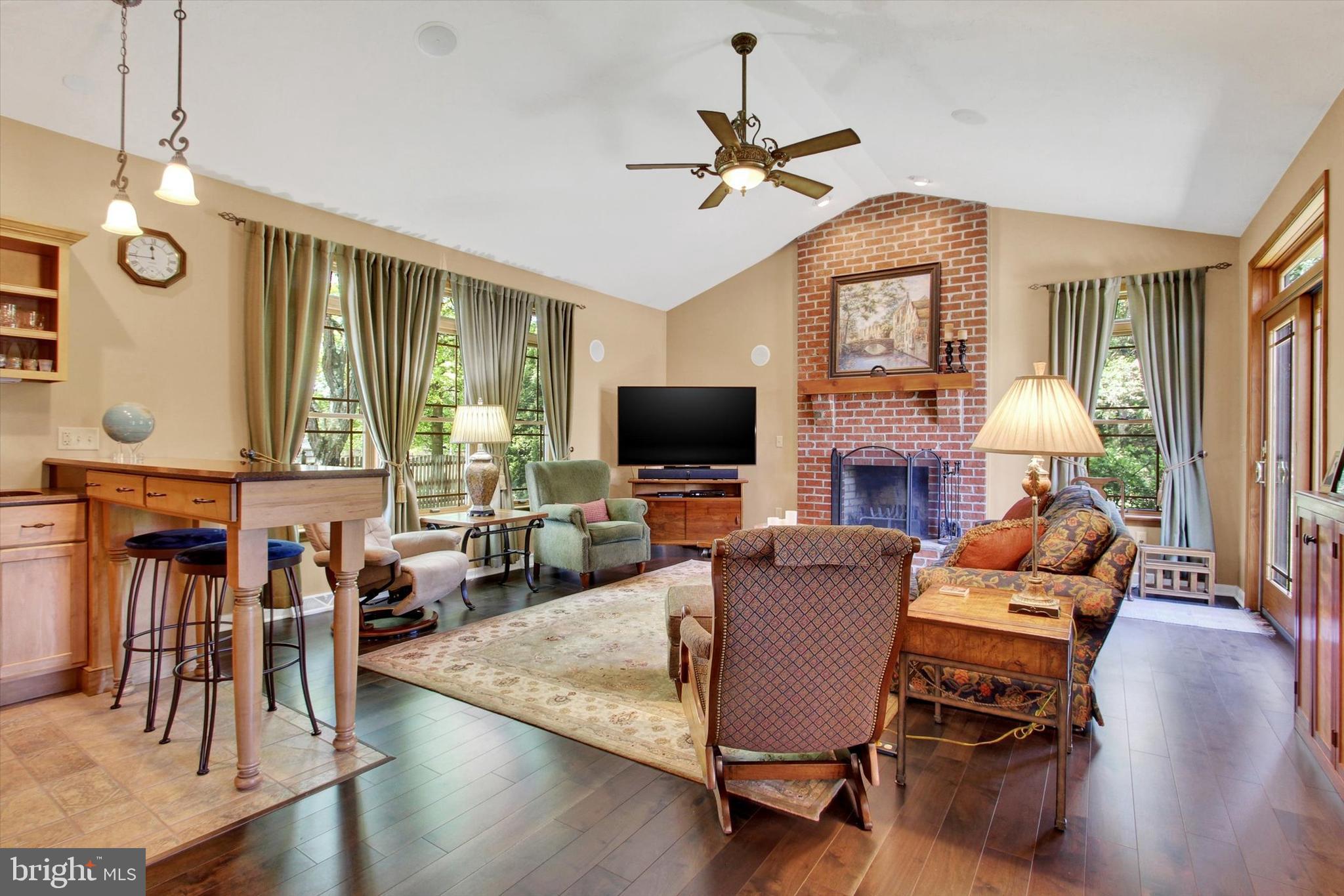 HUNTERS CROSSING - Residential