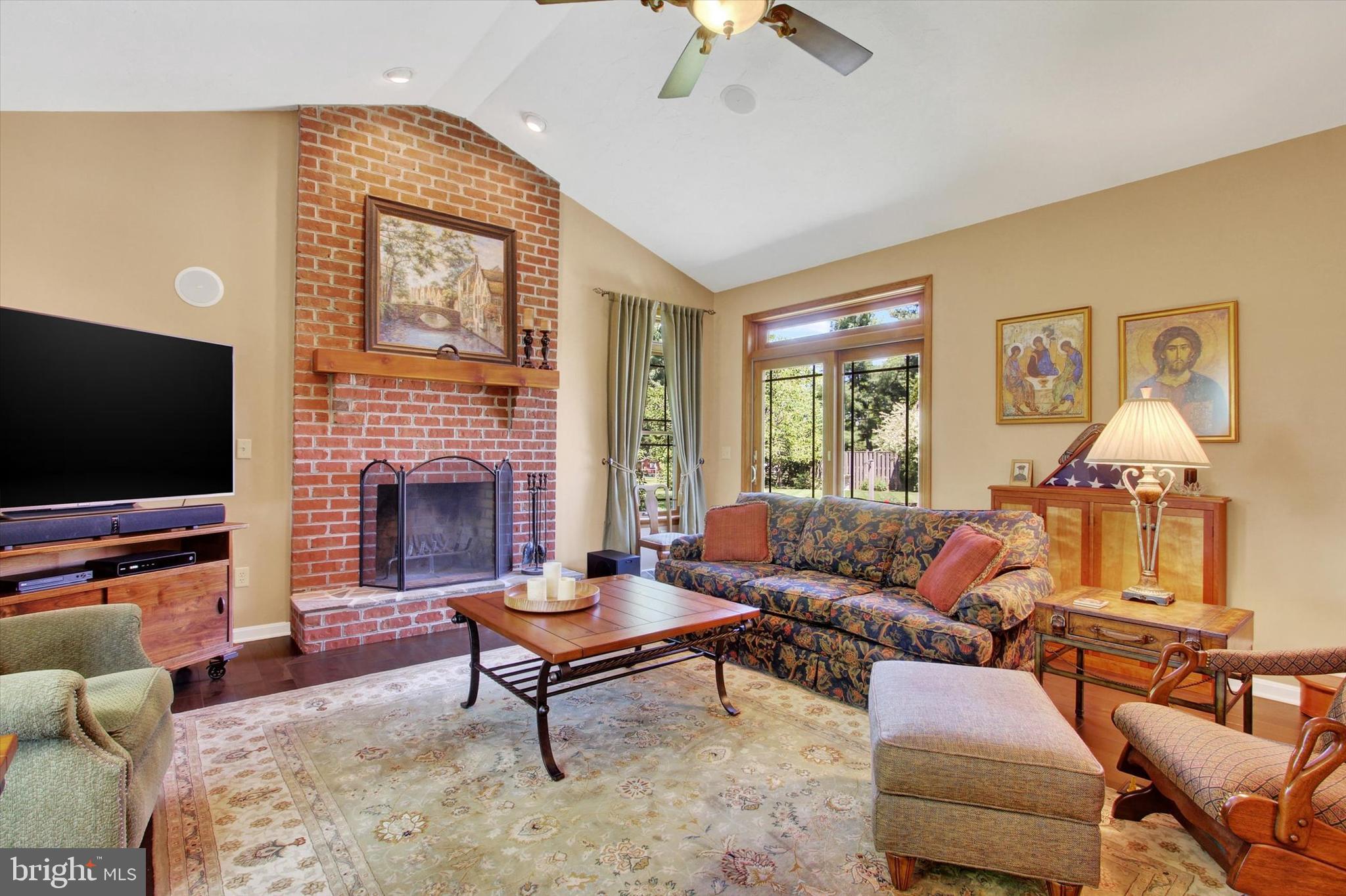 HUNTERS CROSSING - Residential